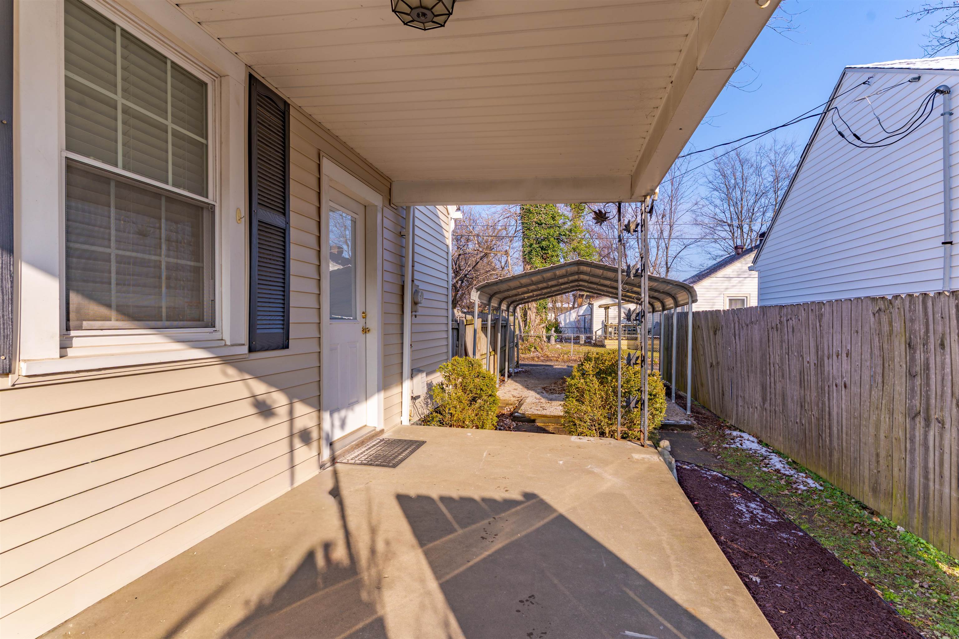 605 12th, Owensboro, Kentucky 42301, 2 Bedrooms Bedrooms, ,1 BathroomBathrooms,Single Family Residence,For Sale,12th,93761