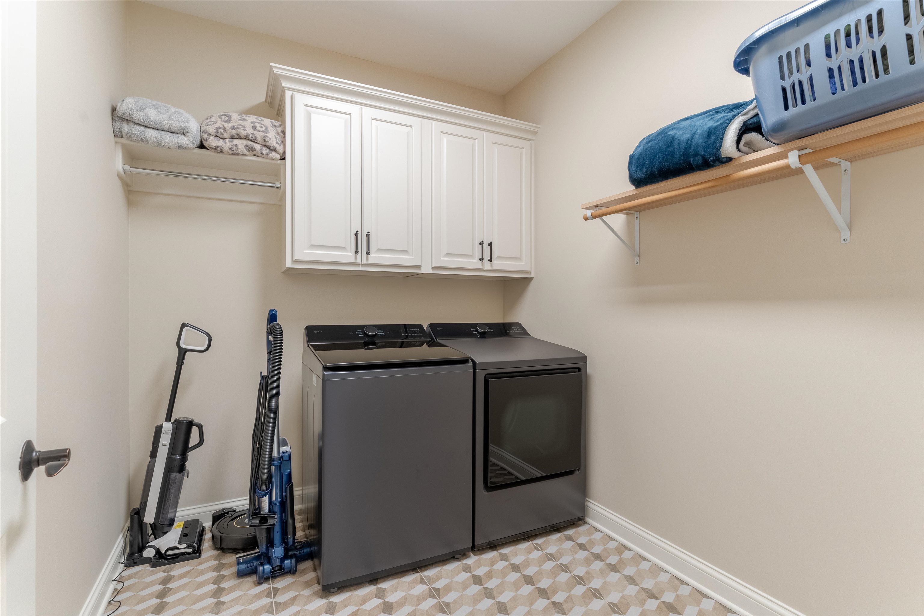 3124 Forest Edge Cove, Owensboro, Kentucky 42303, 5 Bedrooms Bedrooms, ,3 BathroomsBathrooms,Single Family Residence,For Sale,Forest Edge Cove,93762