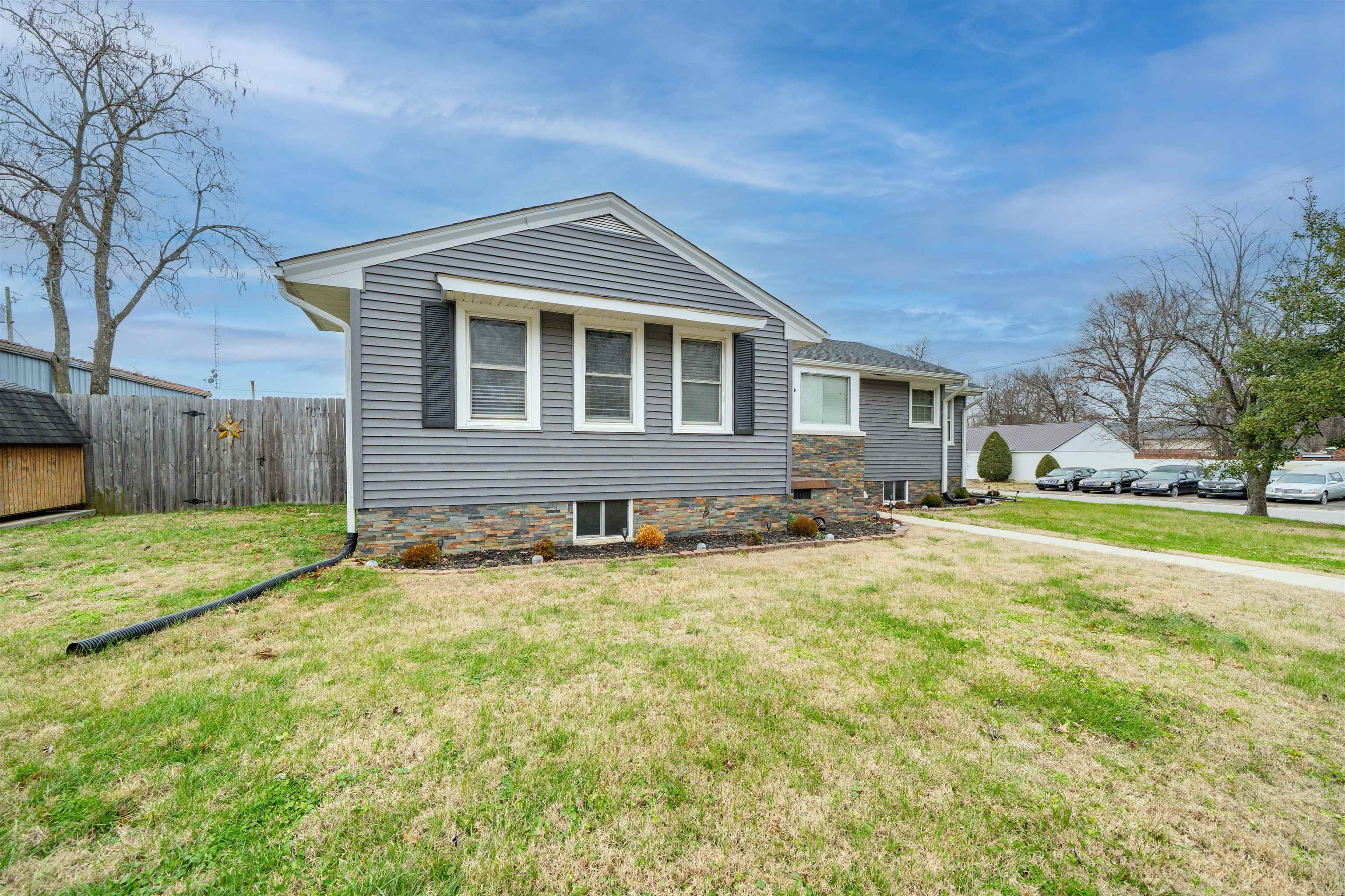 295 Walnut St, Calhoun, Kentucky 42327, 3 Bedrooms Bedrooms, ,1 BathroomBathrooms,Single Family Residence,For Sale,Walnut St,93766