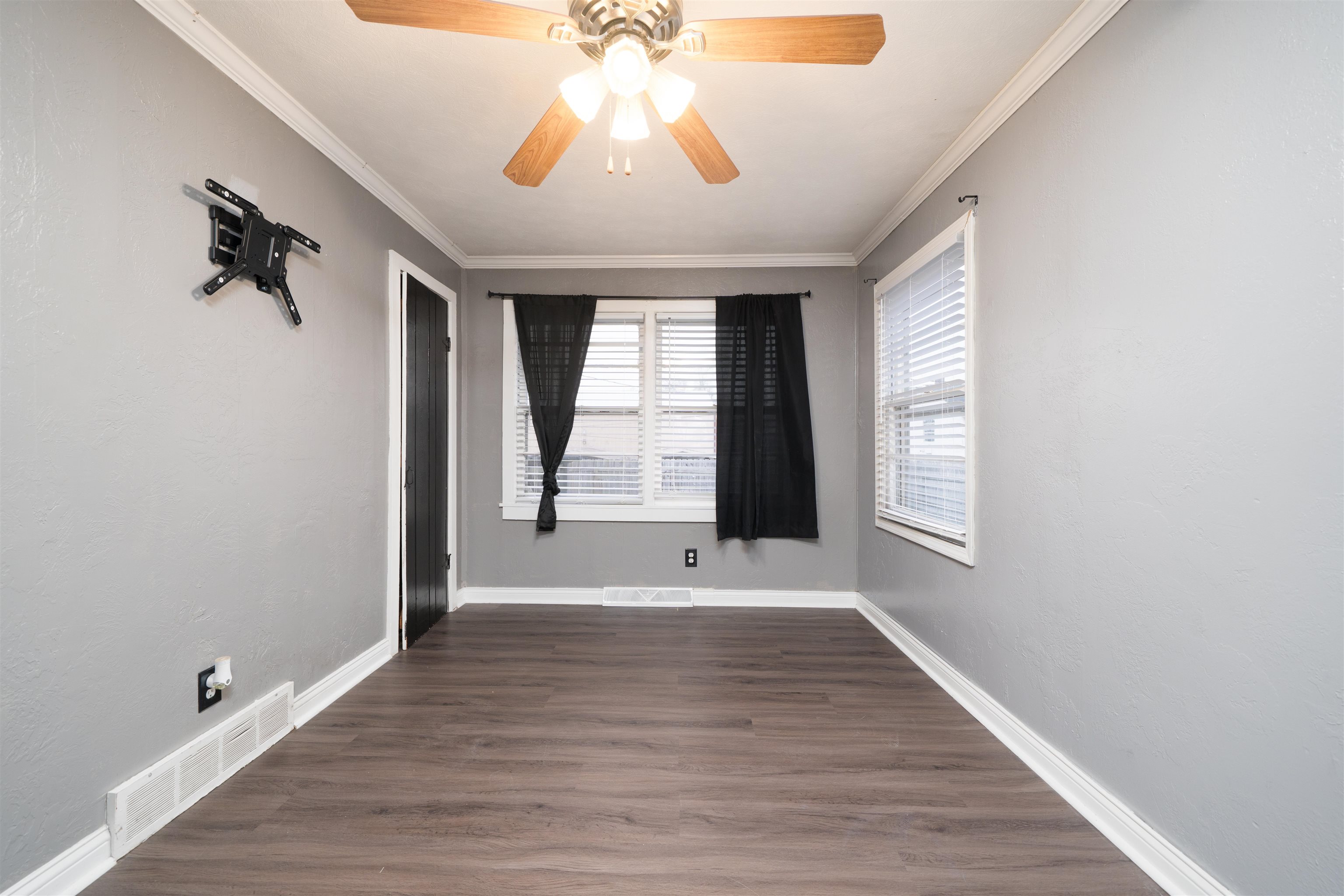 295 Walnut St, Calhoun, Kentucky 42327, 3 Bedrooms Bedrooms, ,1 BathroomBathrooms,Single Family Residence,For Sale,Walnut St,93766