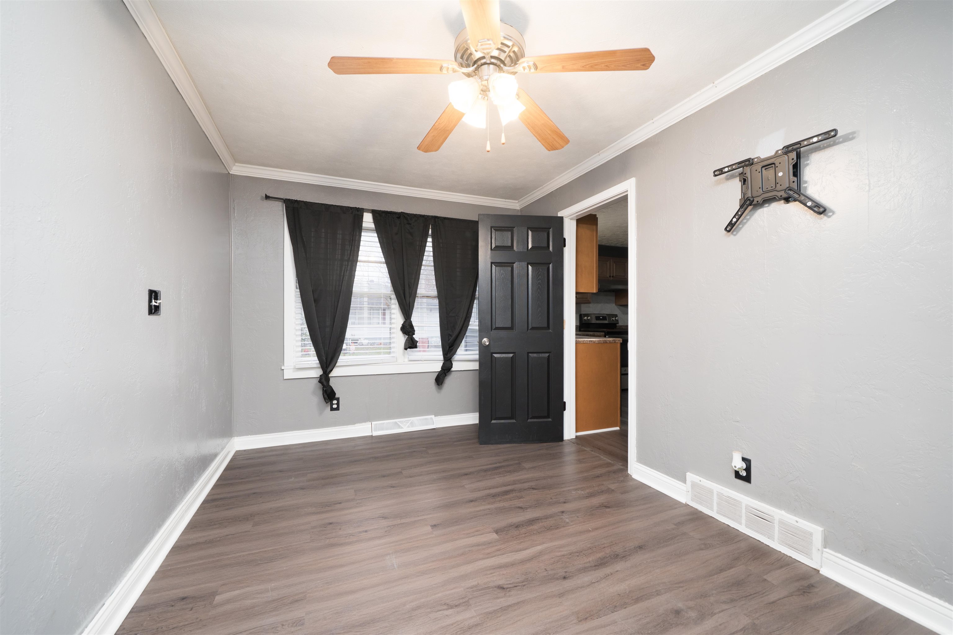 295 Walnut St, Calhoun, Kentucky 42327, 3 Bedrooms Bedrooms, ,1 BathroomBathrooms,Single Family Residence,For Sale,Walnut St,93766