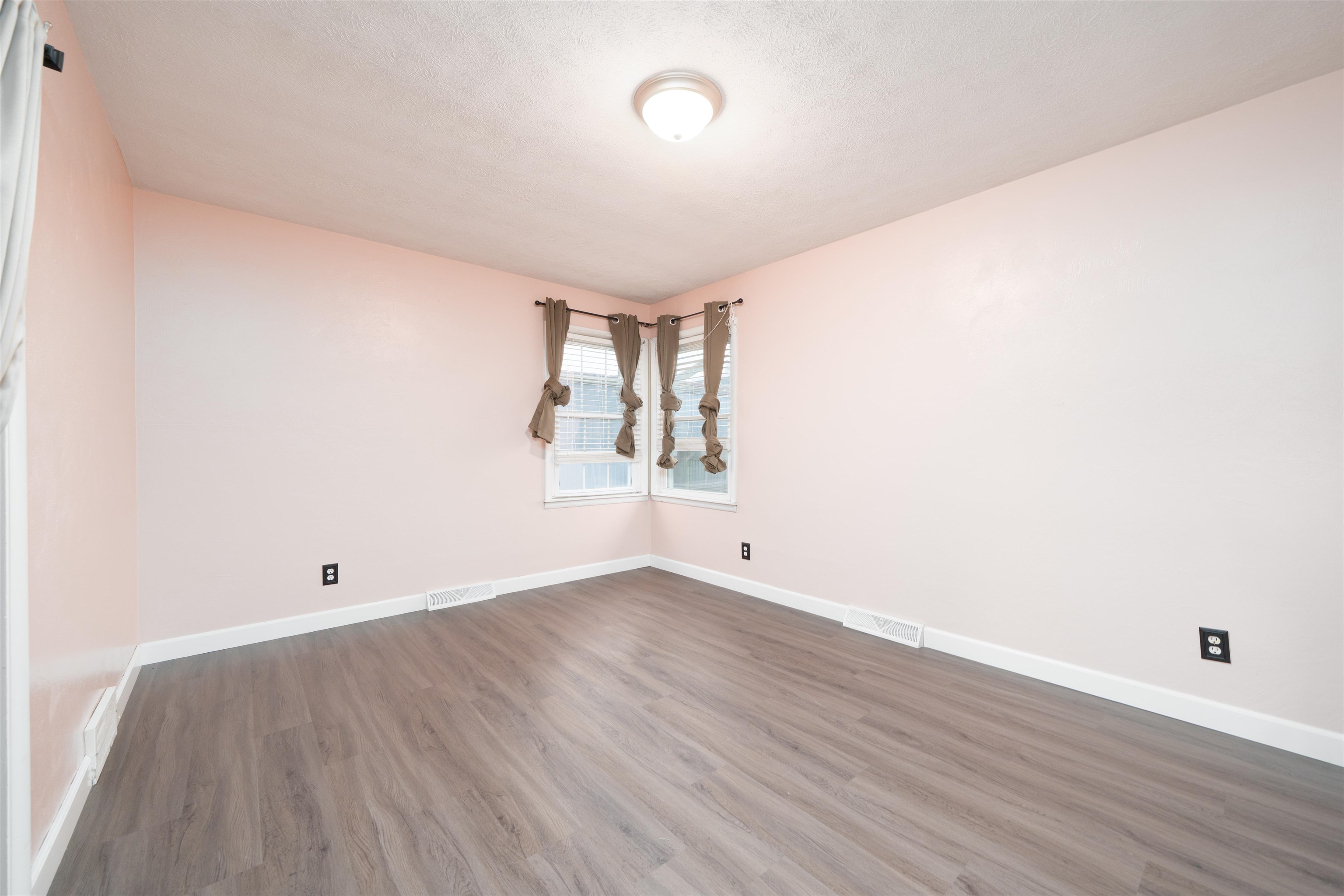 295 Walnut St, Calhoun, Kentucky 42327, 3 Bedrooms Bedrooms, ,1 BathroomBathrooms,Single Family Residence,For Sale,Walnut St,93766