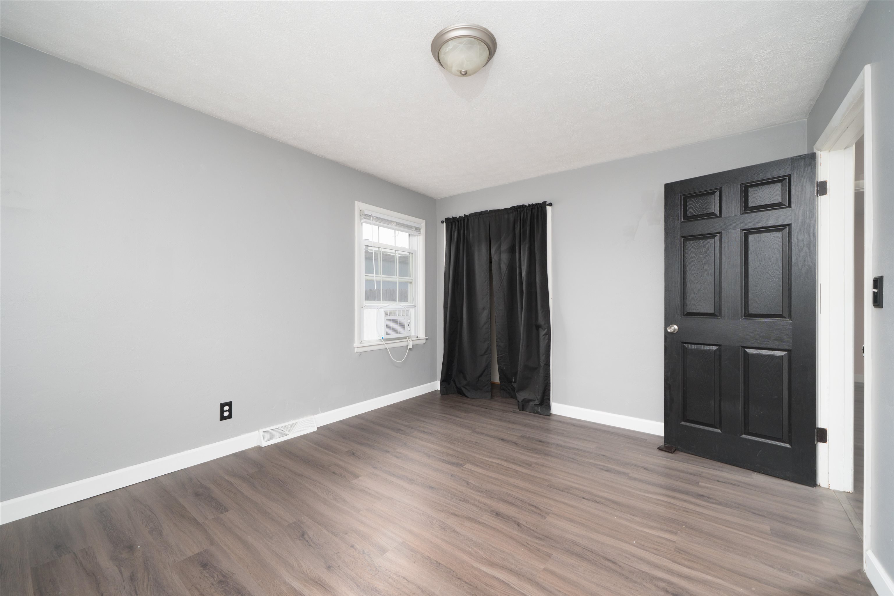 295 Walnut St, Calhoun, Kentucky 42327, 3 Bedrooms Bedrooms, ,1 BathroomBathrooms,Single Family Residence,For Sale,Walnut St,93766