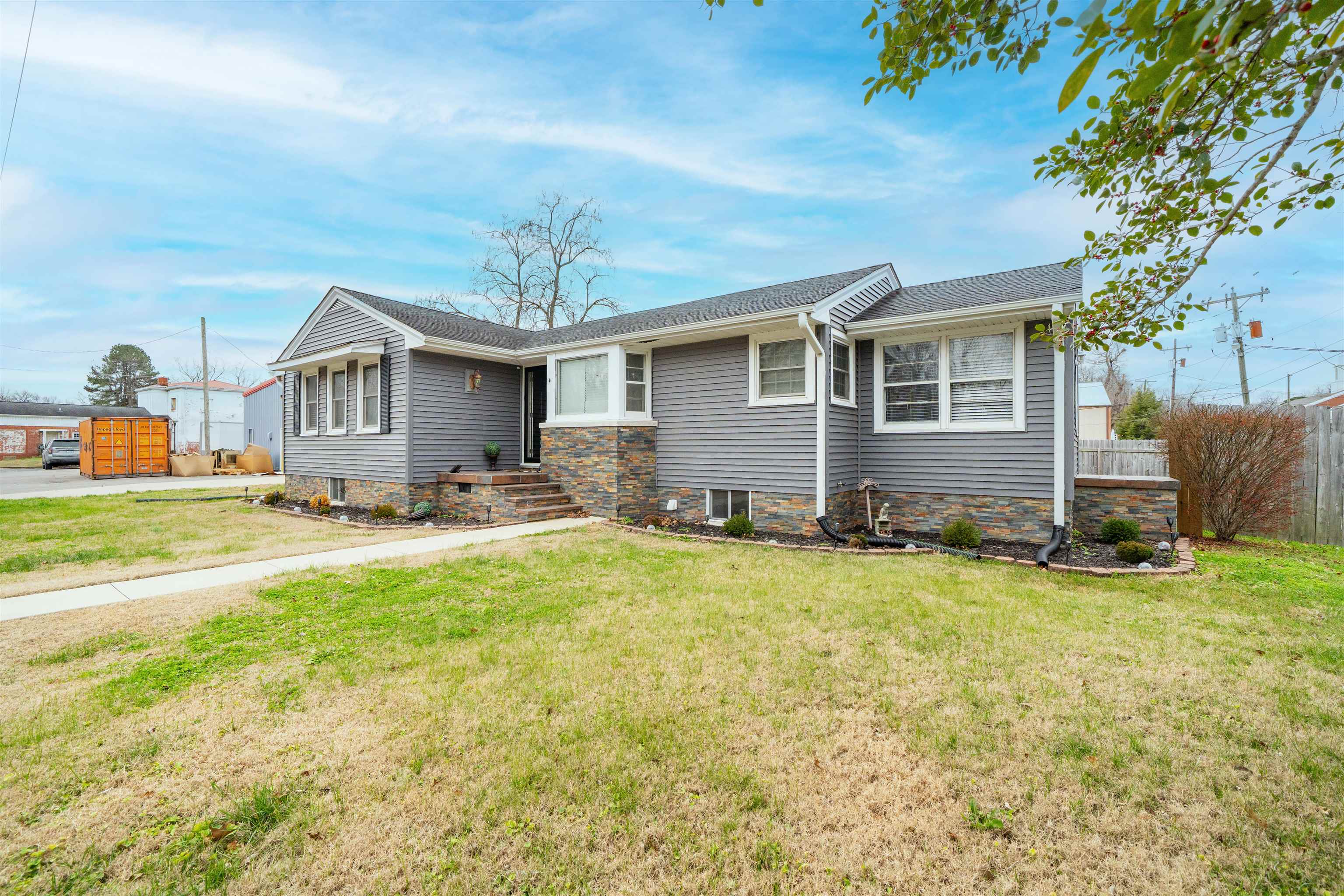 295 Walnut St, Calhoun, Kentucky 42327, 3 Bedrooms Bedrooms, ,1 BathroomBathrooms,Single Family Residence,For Sale,Walnut St,93766