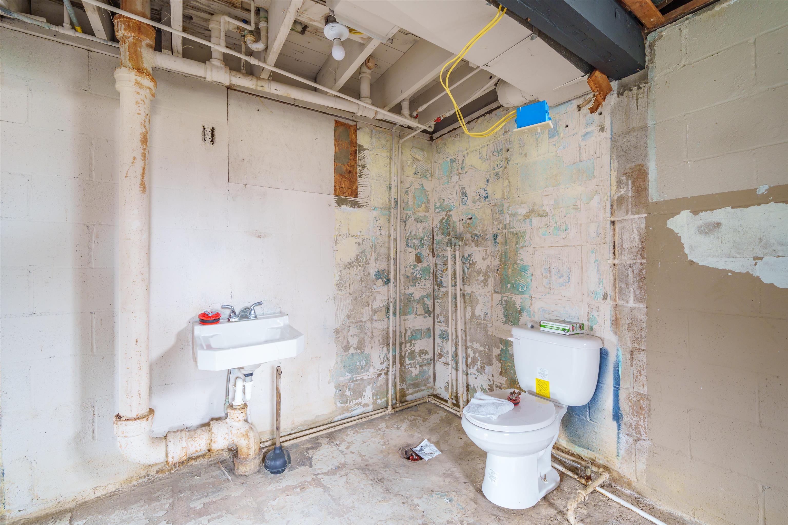 295 Walnut St, Calhoun, Kentucky 42327, 3 Bedrooms Bedrooms, ,1 BathroomBathrooms,Single Family Residence,For Sale,Walnut St,93766