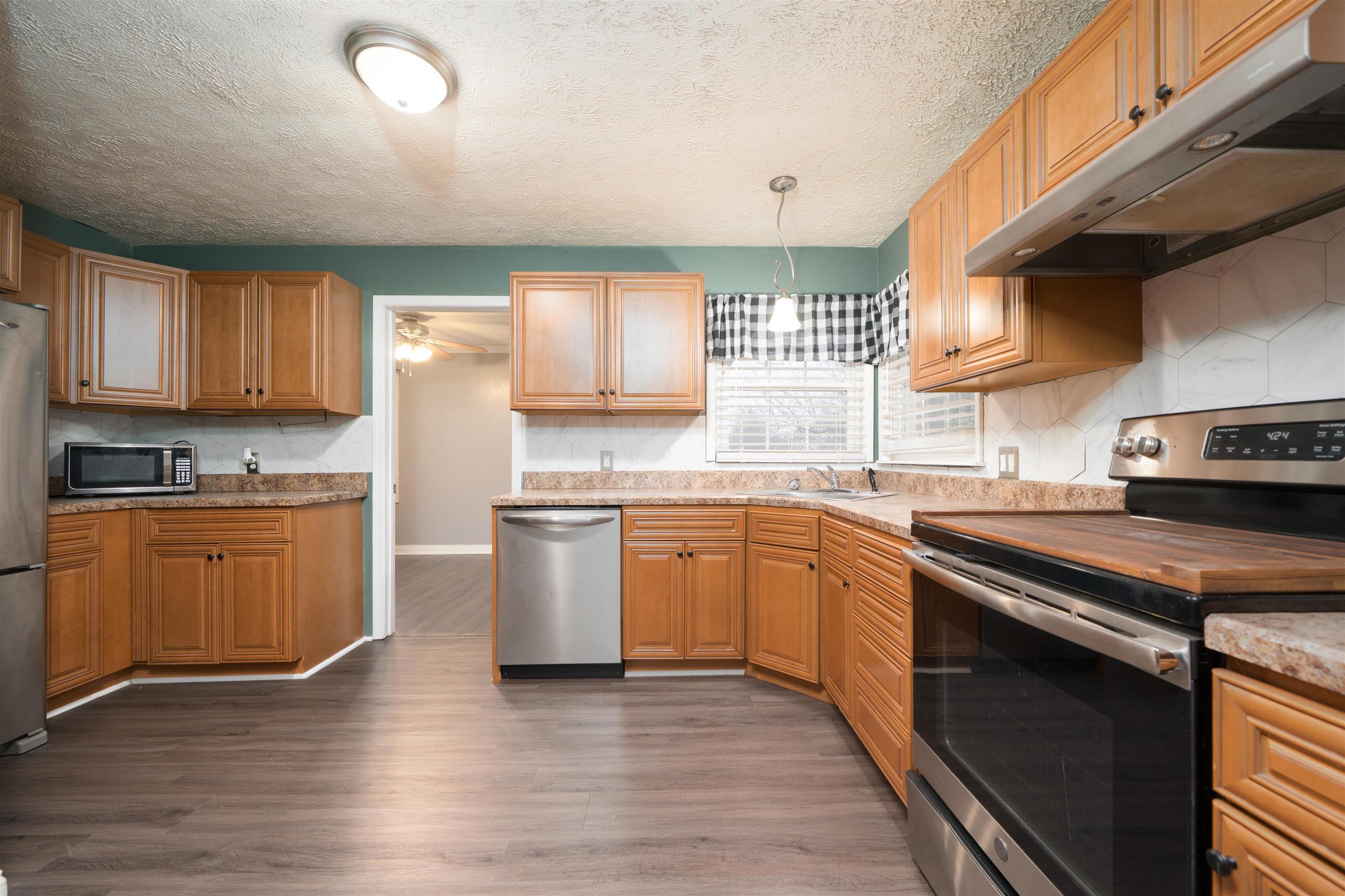 295 Walnut St, Calhoun, Kentucky 42327, 3 Bedrooms Bedrooms, ,1 BathroomBathrooms,Single Family Residence,For Sale,Walnut St,93766