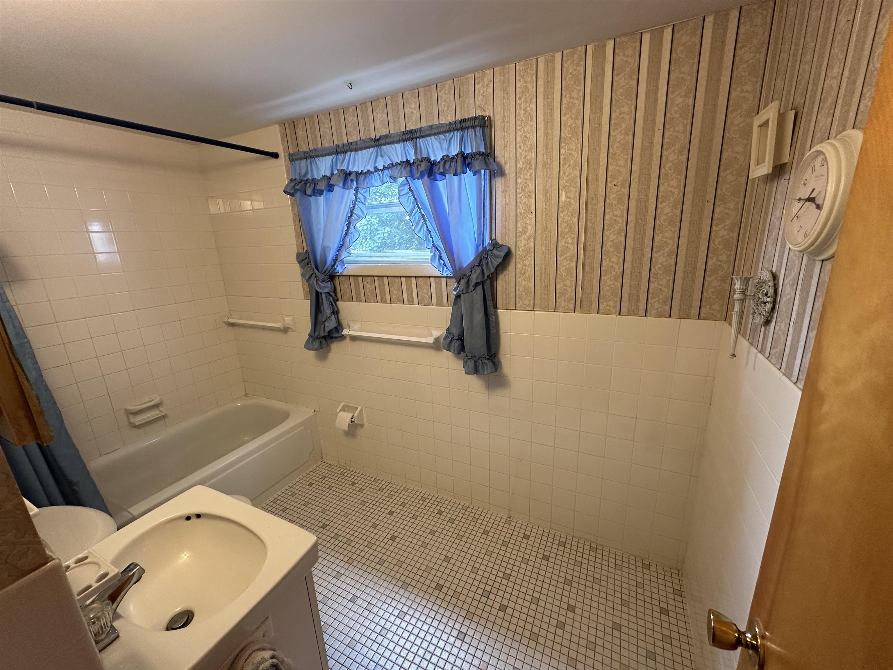 2324 Middleground Dr, Owensboro, Kentucky 42301, 4 Bedrooms Bedrooms, ,2 BathroomsBathrooms,Single Family Residence,For Sale,Middleground Dr,93797