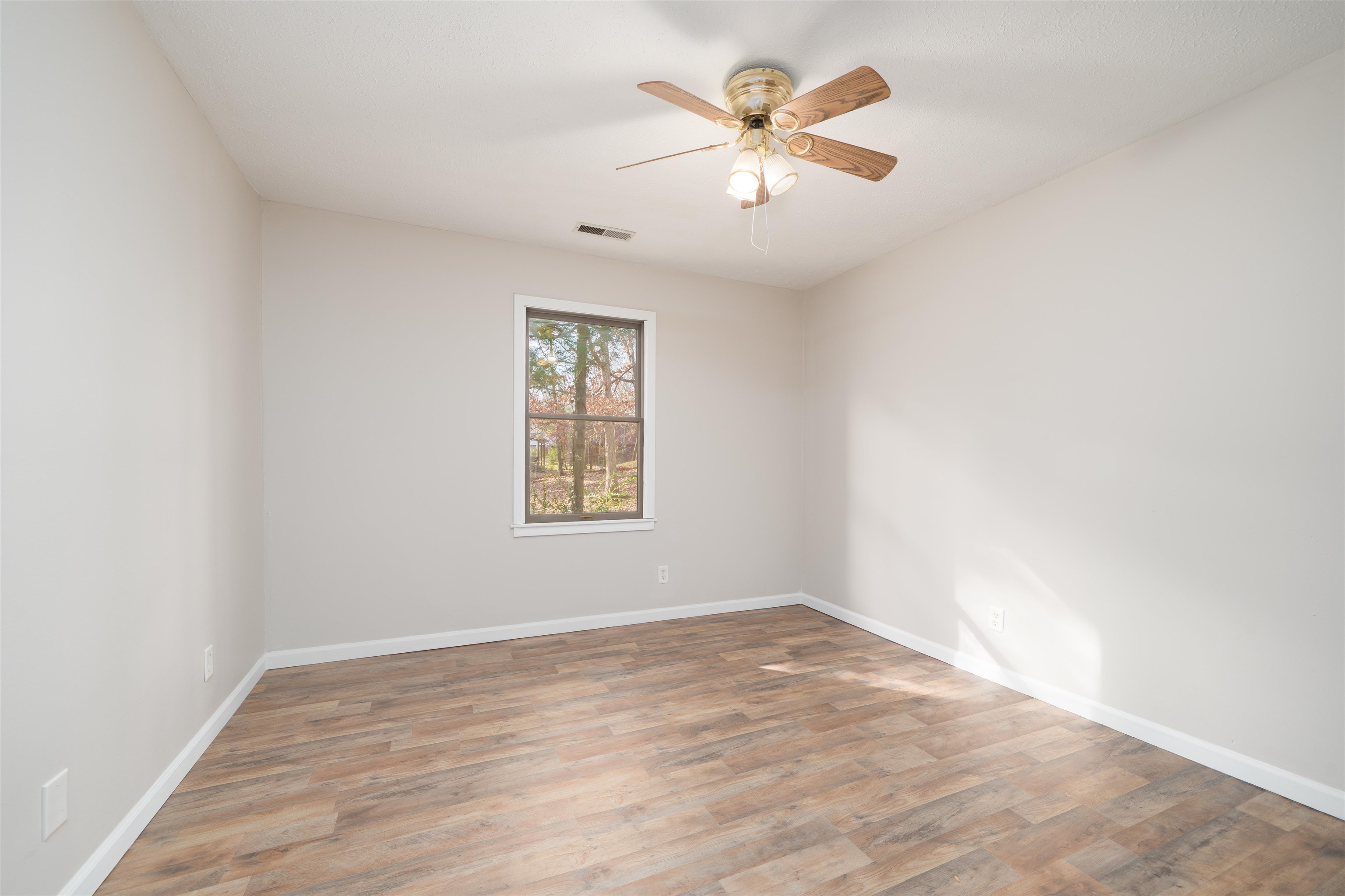 155 Woodlawn Ct, Madisonville, Kentucky 42431, 4 Bedrooms Bedrooms, ,3 BathroomsBathrooms,Single Family Residence,For Sale,Woodlawn Ct,93808