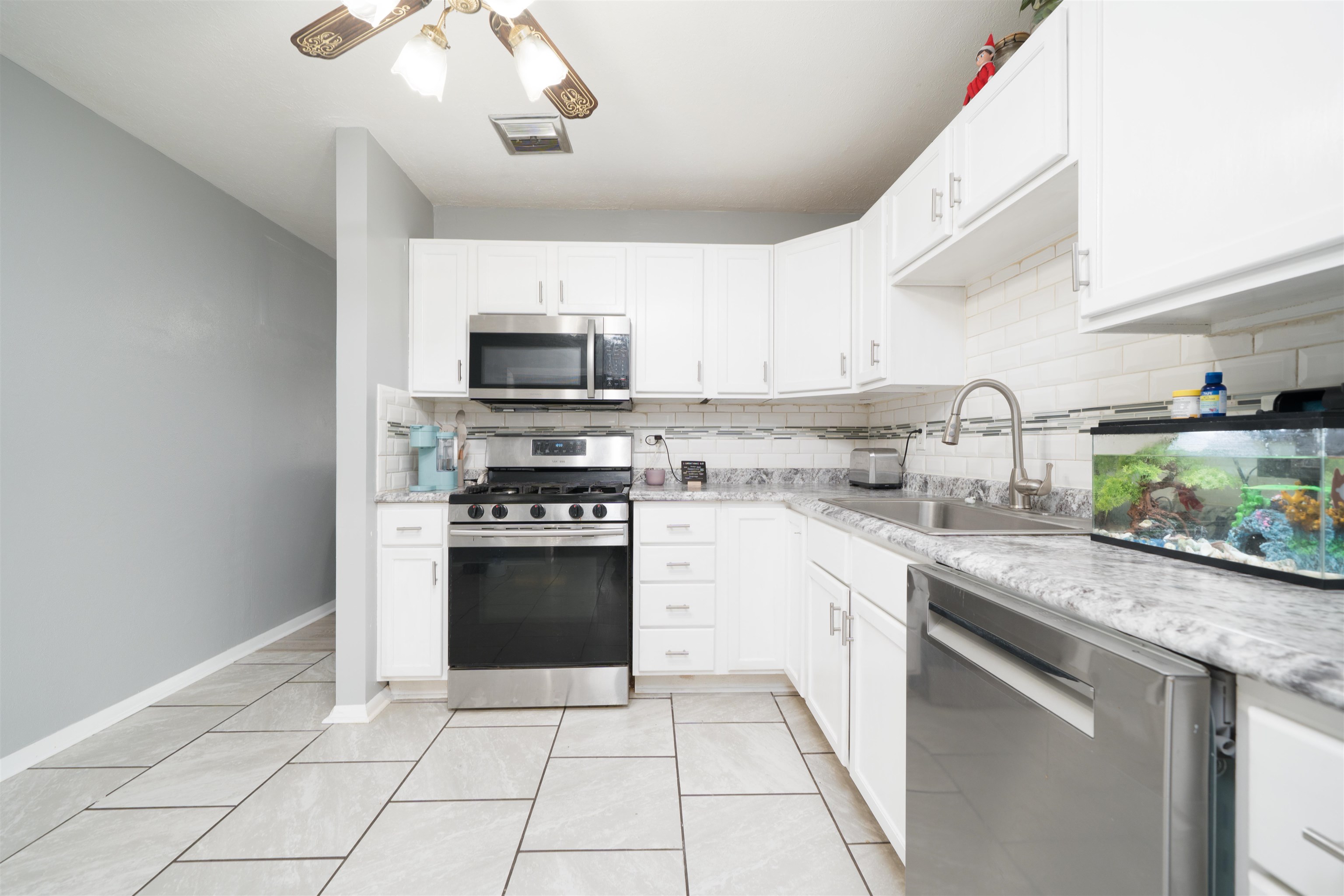 3842 Carpenter Drive, Owensboro, Kentucky 42301, 3 Bedrooms Bedrooms, ,1 BathroomBathrooms,Single Family Residence,For Sale,Carpenter Drive,93810