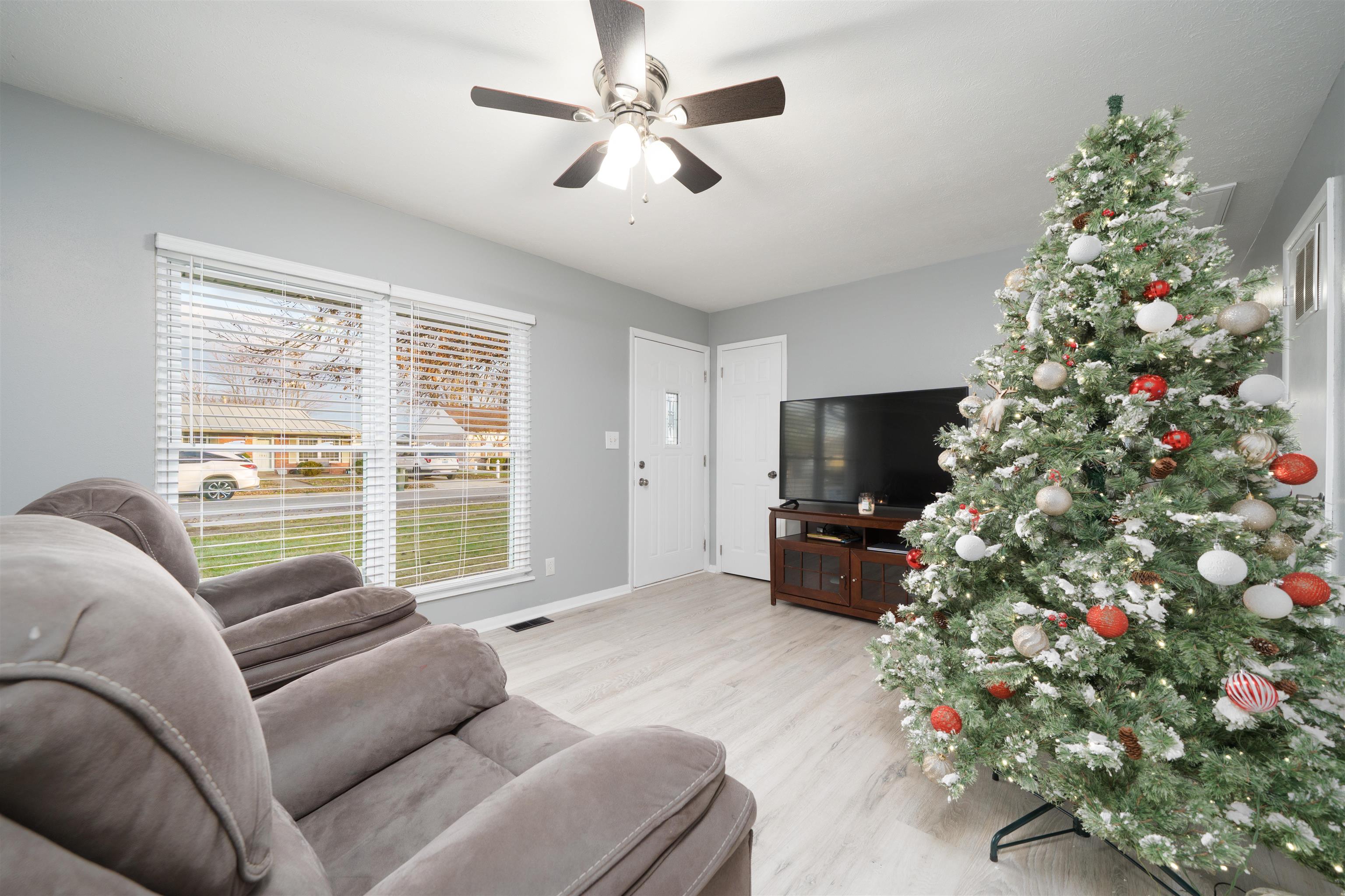 3842 Carpenter Drive, Owensboro, Kentucky 42301, 3 Bedrooms Bedrooms, ,1 BathroomBathrooms,Single Family Residence,For Sale,Carpenter Drive,93810