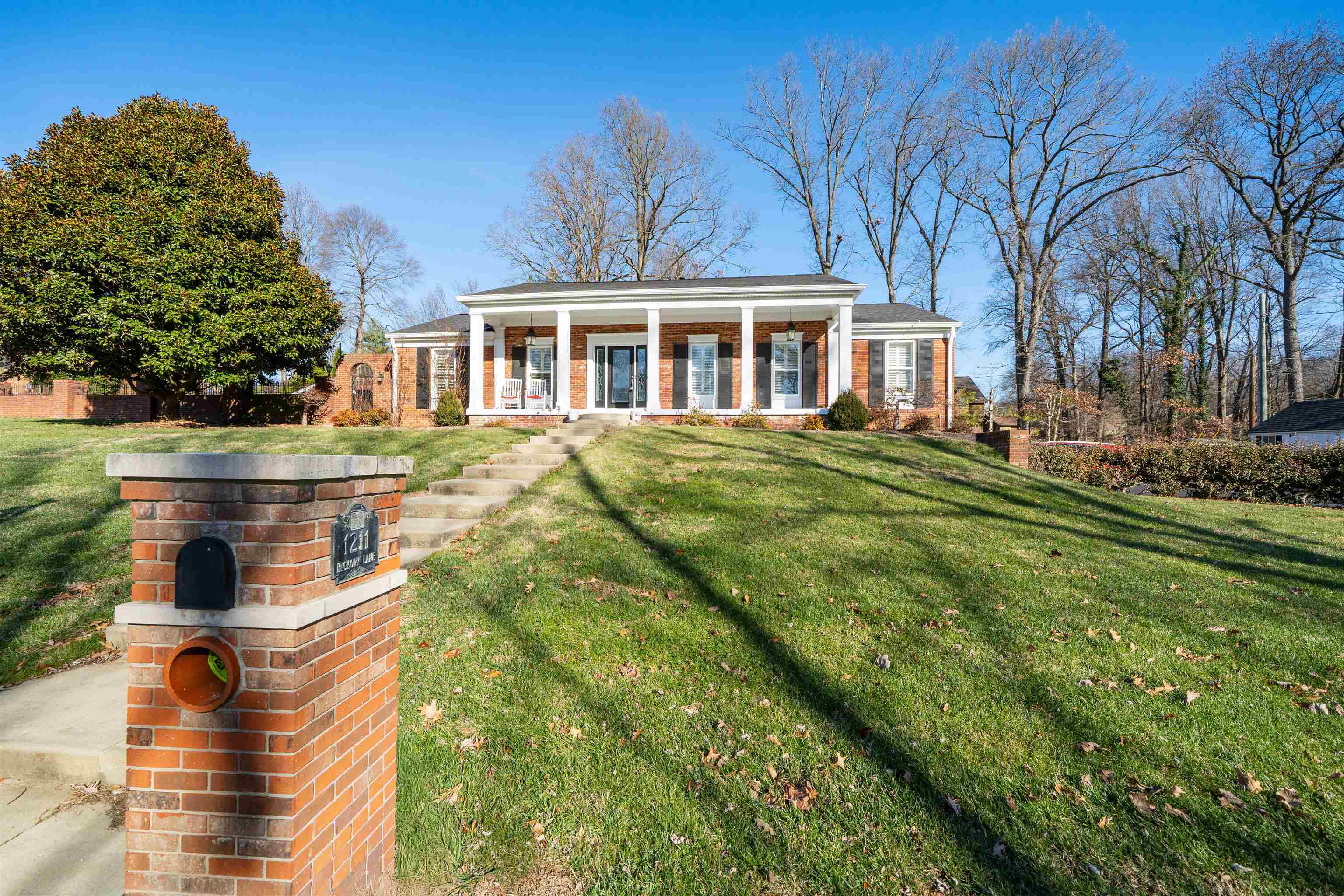 1211 Hickory Ln, Owensboro, Kentucky 42303, 3 Bedrooms Bedrooms, ,3 BathroomsBathrooms,Single Family Residence,For Sale,Hickory Ln,93811