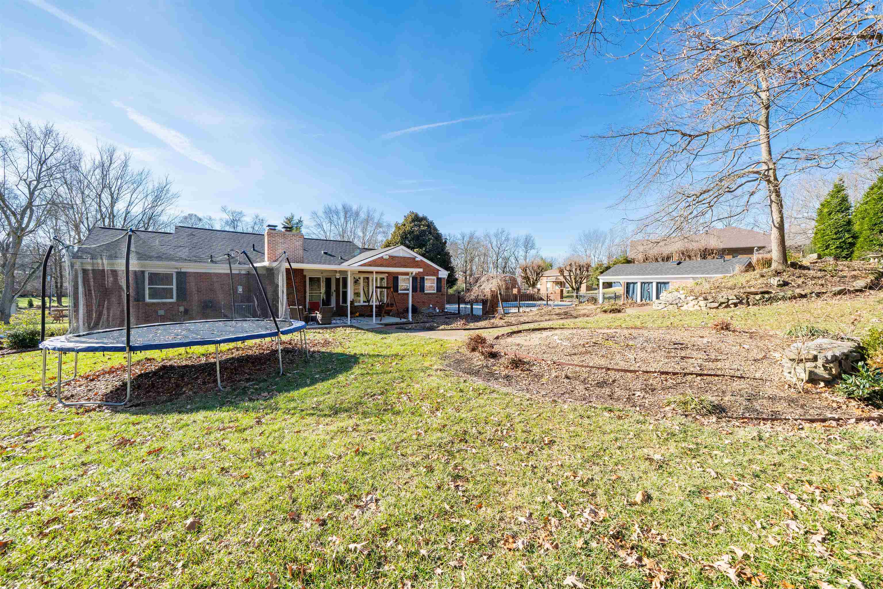 1211 Hickory Ln, Owensboro, Kentucky 42303, 3 Bedrooms Bedrooms, ,3 BathroomsBathrooms,Single Family Residence,For Sale,Hickory Ln,93811