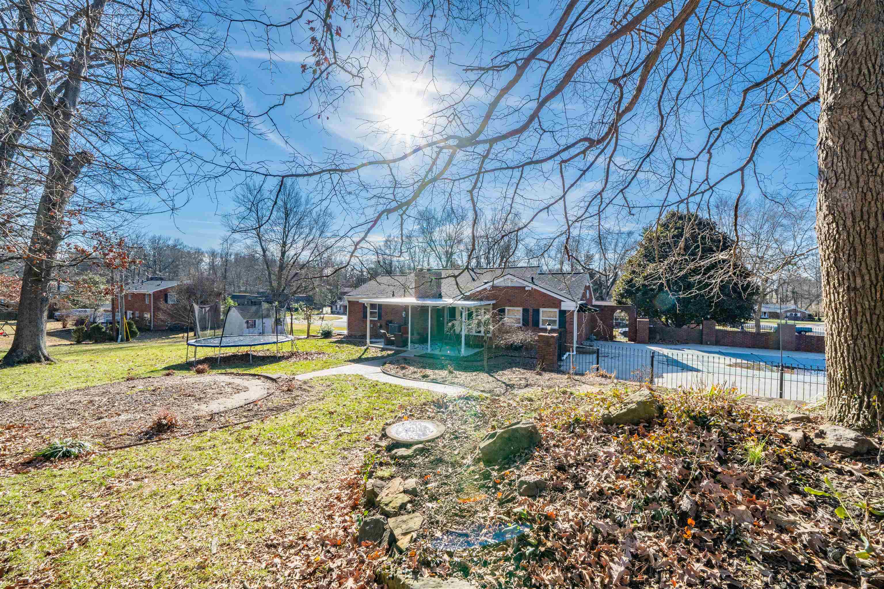 1211 Hickory Ln, Owensboro, Kentucky 42303, 4 Bedrooms Bedrooms, ,3 BathroomsBathrooms,Single Family Residence,For Sale,Hickory Ln,93811