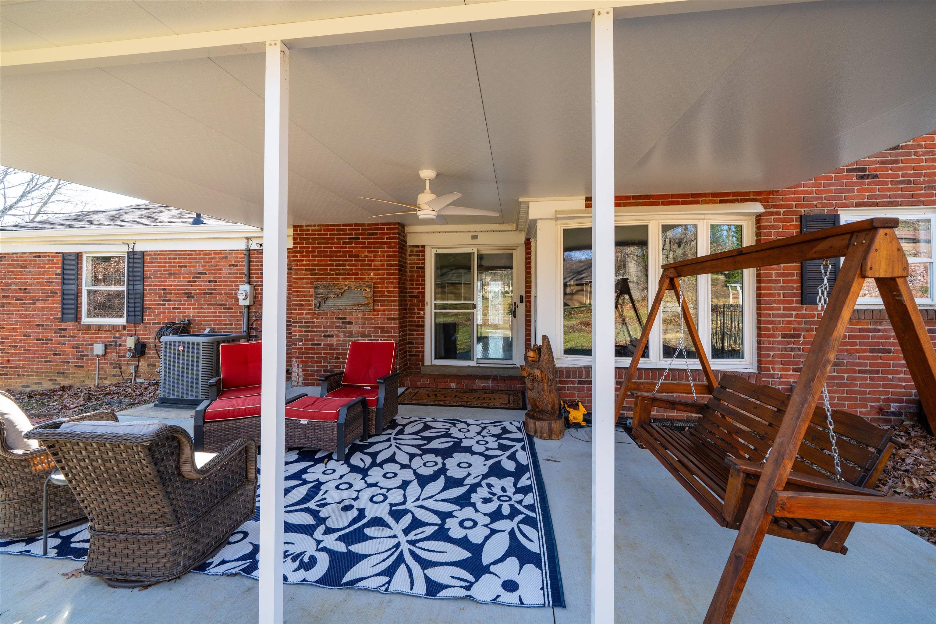 1211 Hickory Ln, Owensboro, Kentucky 42303, 4 Bedrooms Bedrooms, ,3 BathroomsBathrooms,Single Family Residence,For Sale,Hickory Ln,93811