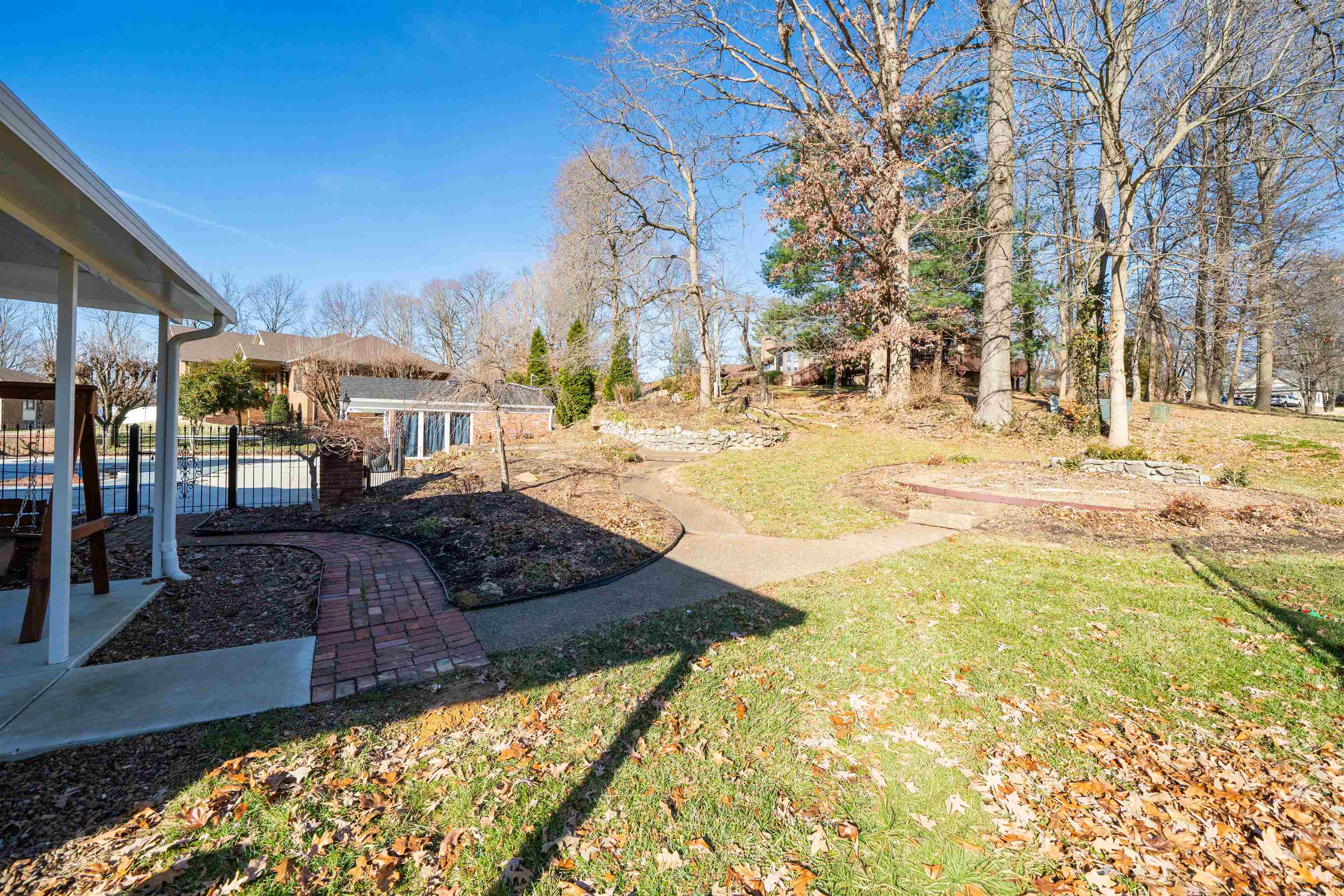 1211 Hickory Ln, Owensboro, Kentucky 42303, 3 Bedrooms Bedrooms, ,3 BathroomsBathrooms,Single Family Residence,For Sale,Hickory Ln,93811