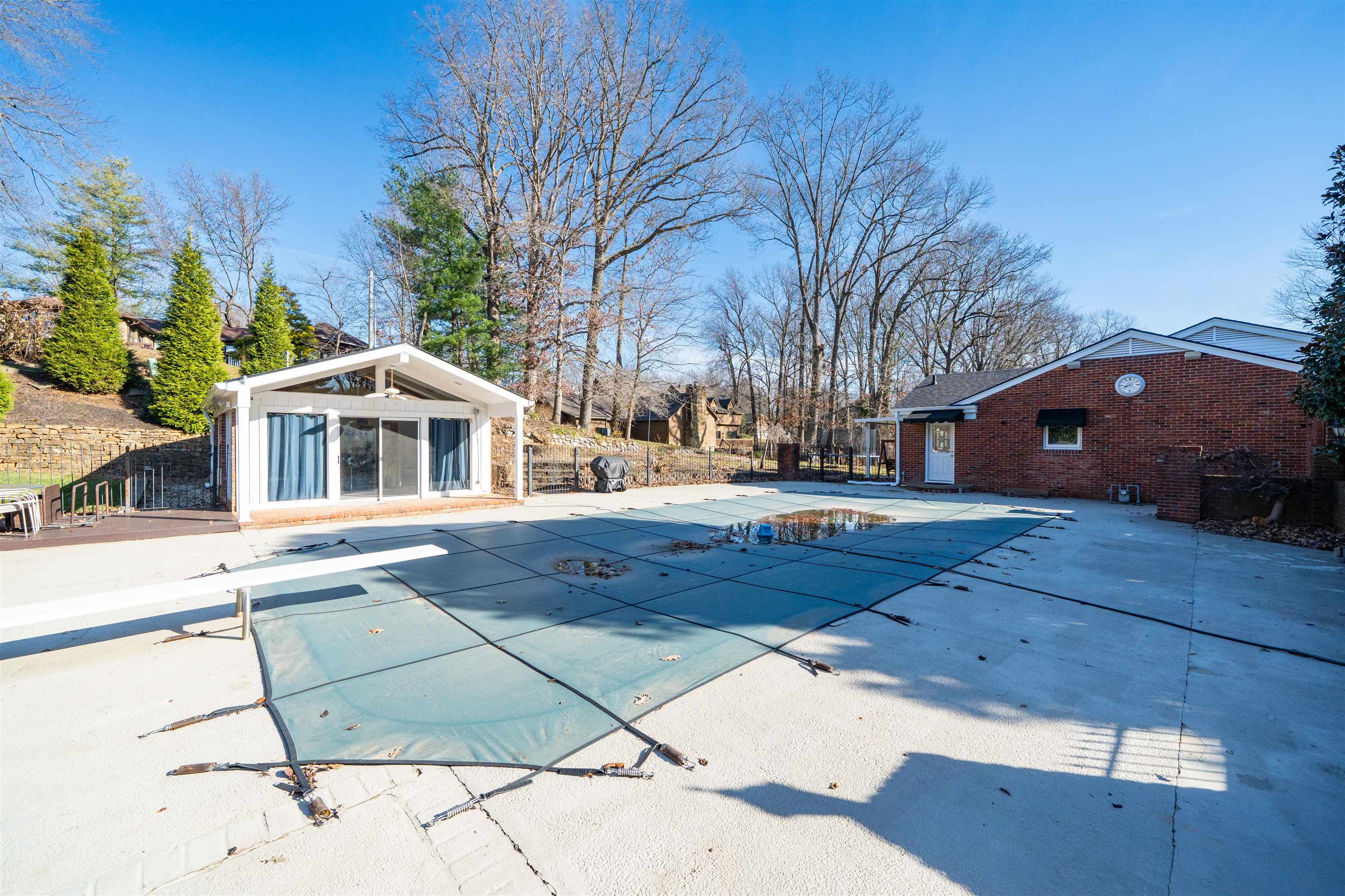 1211 Hickory Ln, Owensboro, Kentucky 42303, 4 Bedrooms Bedrooms, ,3 BathroomsBathrooms,Single Family Residence,For Sale,Hickory Ln,93811