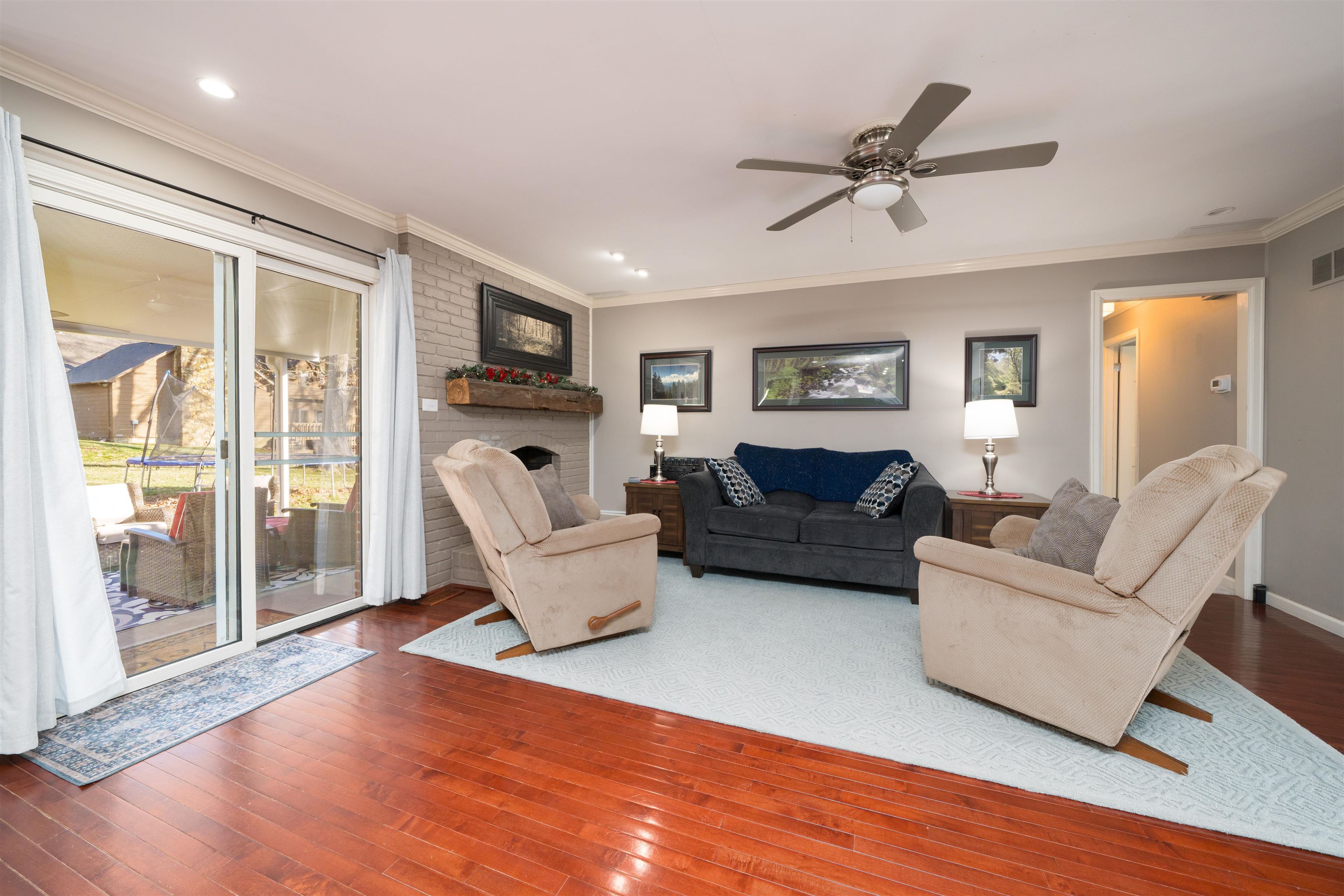 1211 Hickory Ln, Owensboro, Kentucky 42303, 4 Bedrooms Bedrooms, ,3 BathroomsBathrooms,Single Family Residence,For Sale,Hickory Ln,93811