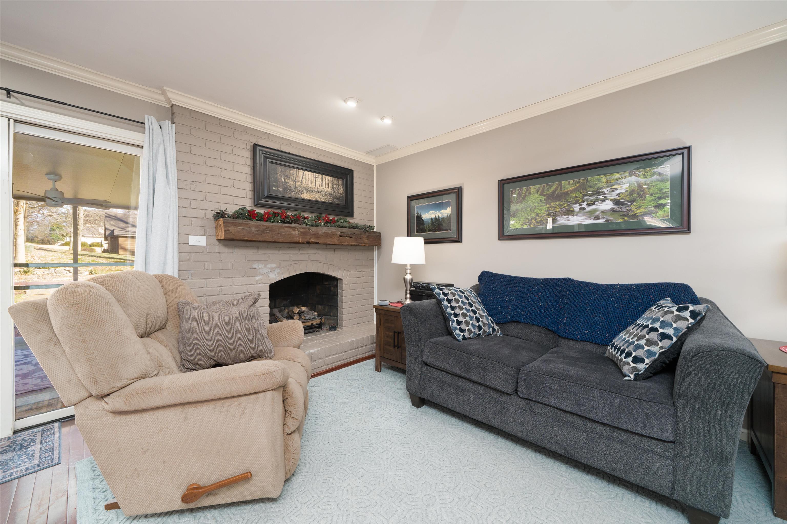 1211 Hickory Ln, Owensboro, Kentucky 42303, 4 Bedrooms Bedrooms, ,3 BathroomsBathrooms,Single Family Residence,For Sale,Hickory Ln,93811