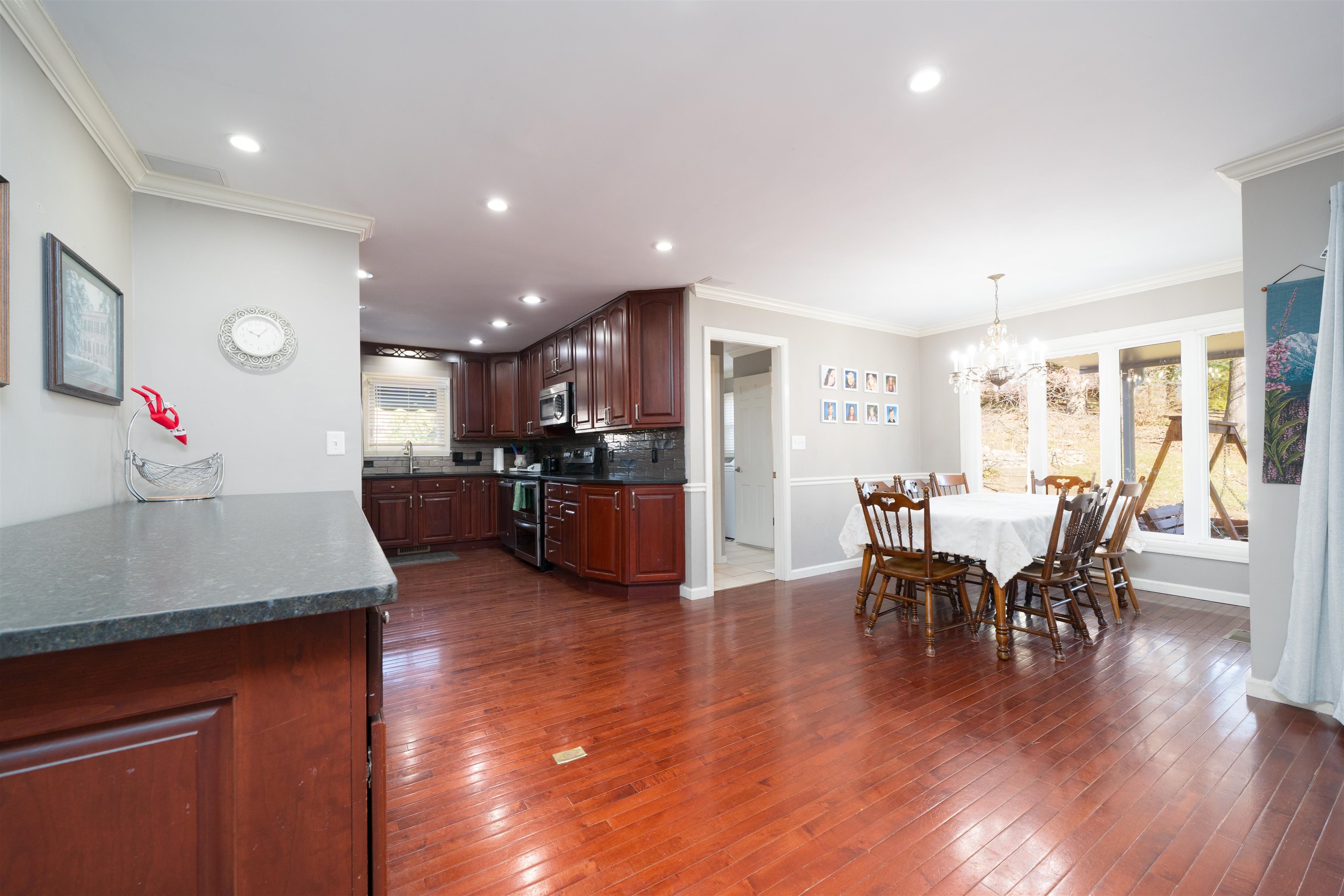 1211 Hickory Ln, Owensboro, Kentucky 42303, 3 Bedrooms Bedrooms, ,3 BathroomsBathrooms,Single Family Residence,For Sale,Hickory Ln,93811