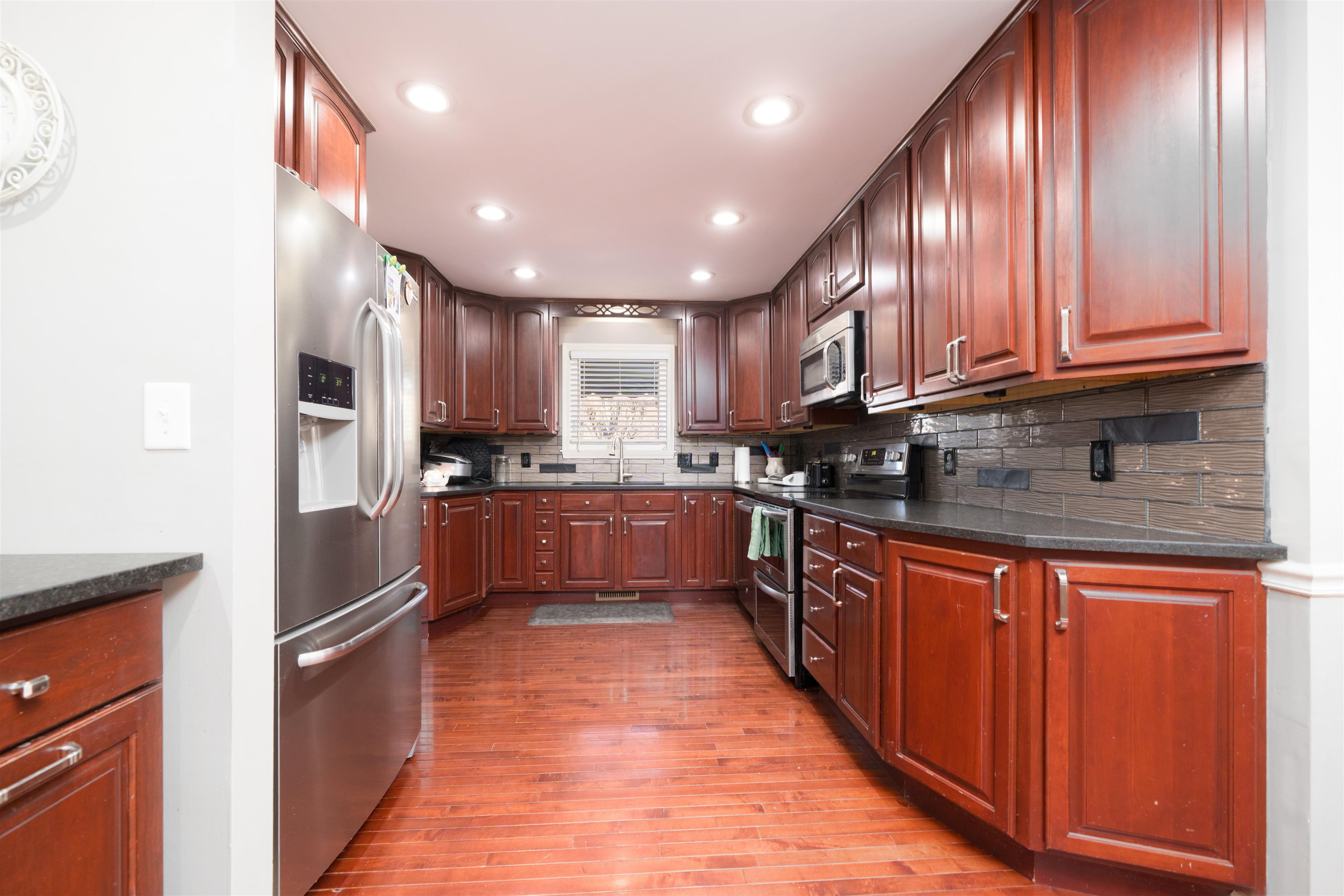 1211 Hickory Ln, Owensboro, Kentucky 42303, 4 Bedrooms Bedrooms, ,3 BathroomsBathrooms,Single Family Residence,For Sale,Hickory Ln,93811