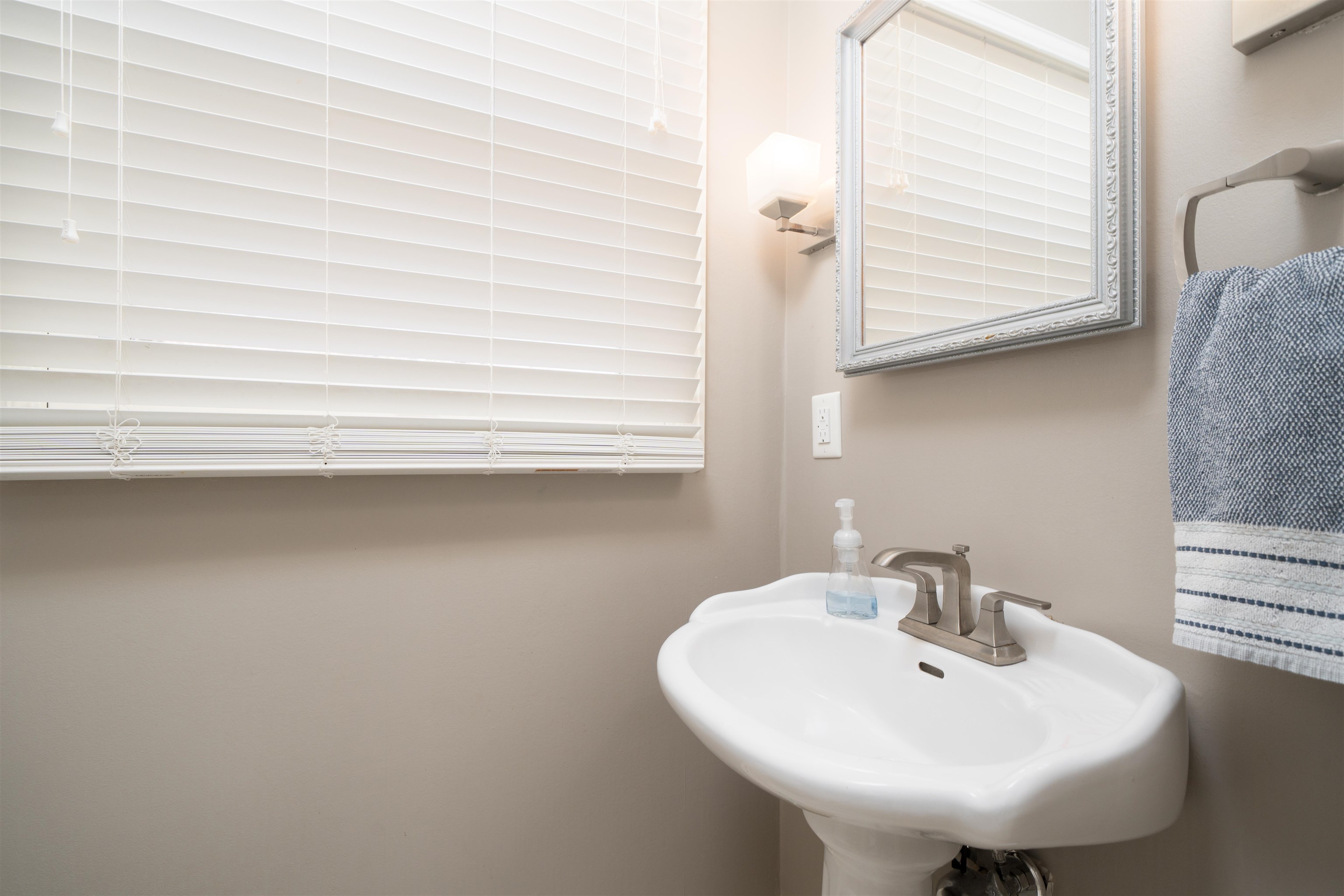 1211 Hickory Ln, Owensboro, Kentucky 42303, 3 Bedrooms Bedrooms, ,3 BathroomsBathrooms,Single Family Residence,For Sale,Hickory Ln,93811