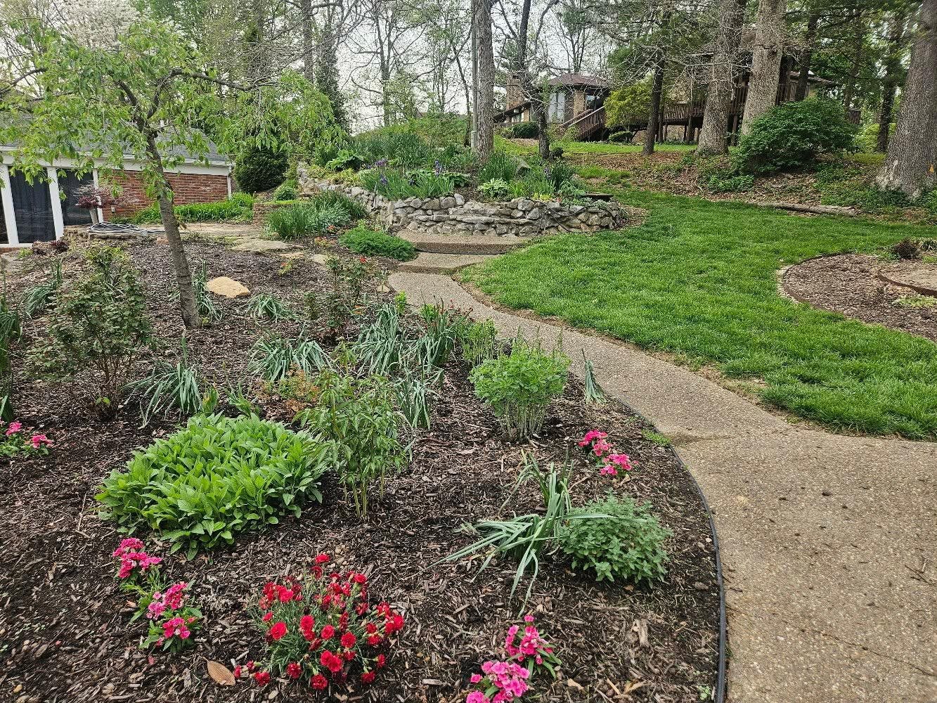 1211 Hickory Ln, Owensboro, Kentucky 42303, 3 Bedrooms Bedrooms, ,3 BathroomsBathrooms,Single Family Residence,For Sale,Hickory Ln,93811