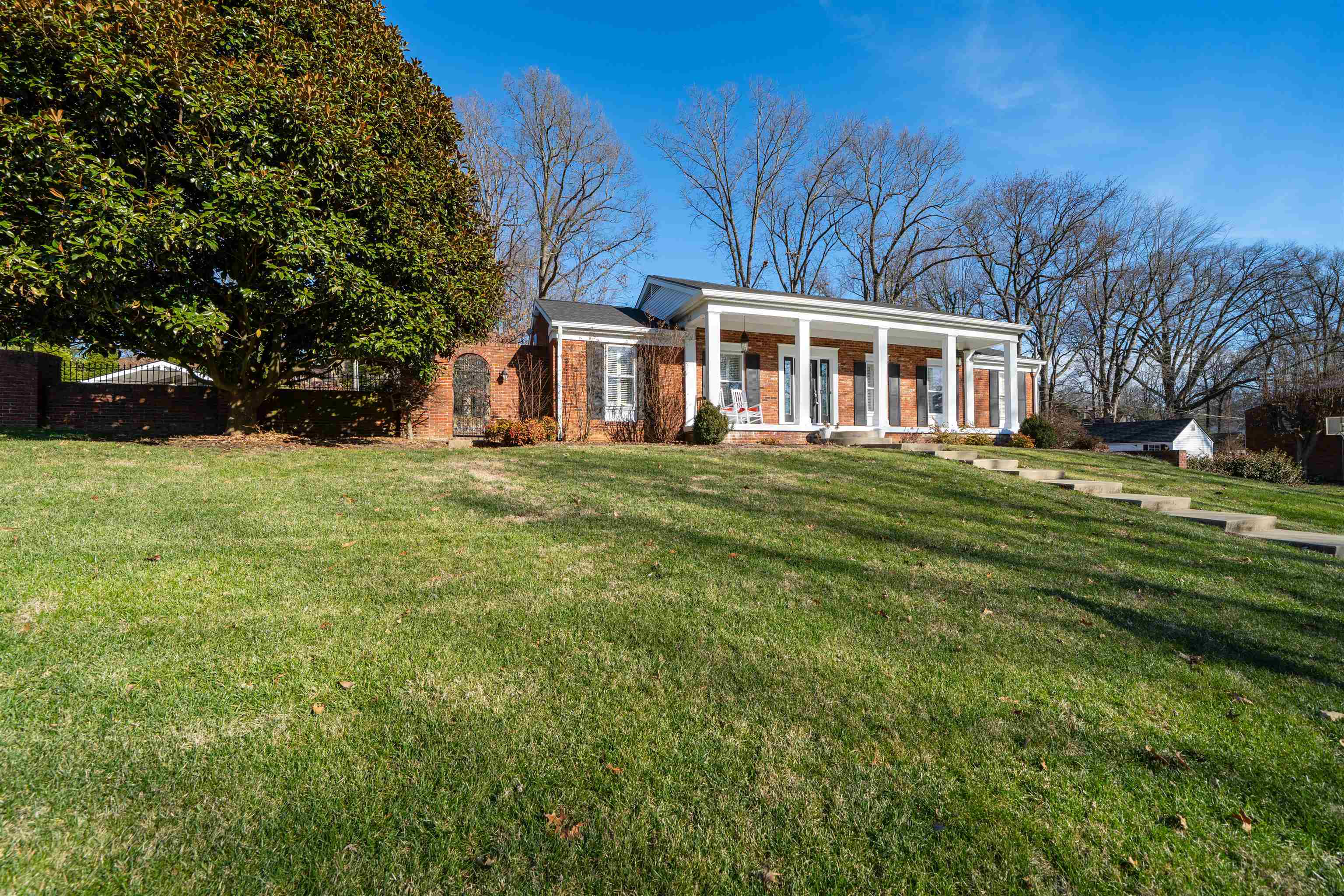 1211 Hickory Ln, Owensboro, Kentucky 42303, 3 Bedrooms Bedrooms, ,3 BathroomsBathrooms,Single Family Residence,For Sale,Hickory Ln,93811