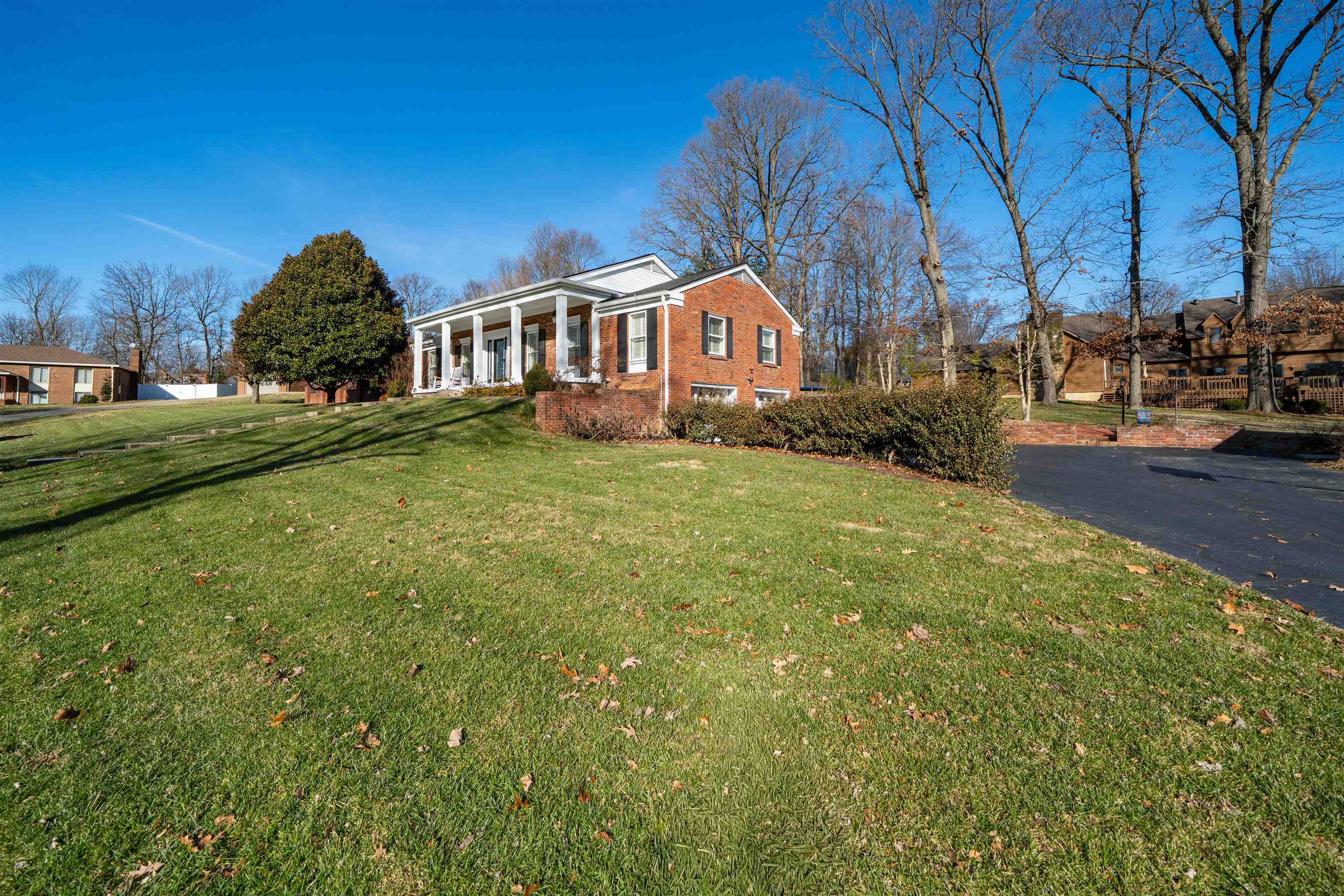 1211 Hickory Ln, Owensboro, Kentucky 42303, 3 Bedrooms Bedrooms, ,3 BathroomsBathrooms,Single Family Residence,For Sale,Hickory Ln,93811