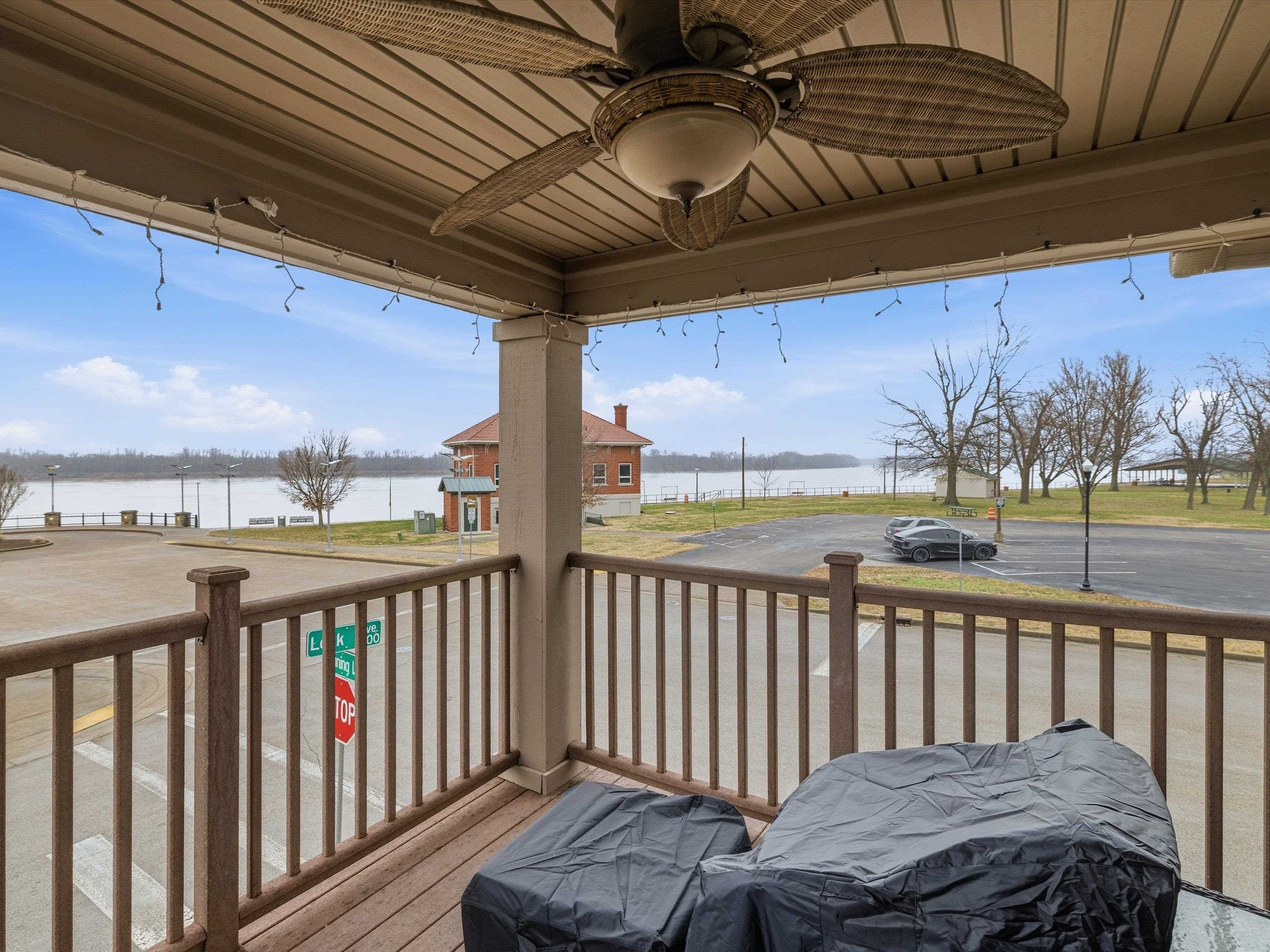 1600 Lock Avenue, Owensboro, Kentucky 42301, 2 Bedrooms Bedrooms, ,2 BathroomsBathrooms,Townhouse,For Sale,Lock Avenue,93814