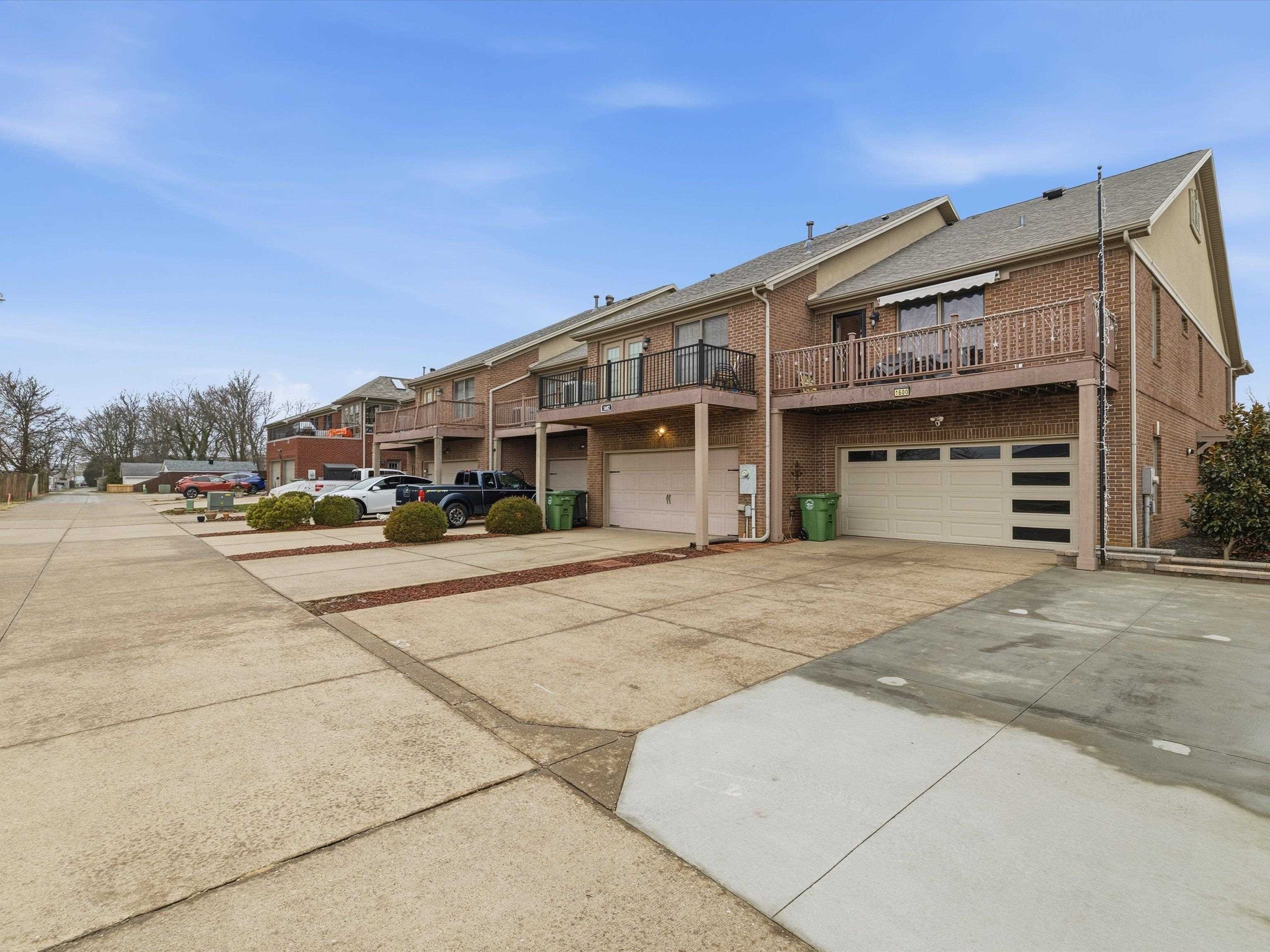 1600 Lock Avenue, Owensboro, Kentucky 42301, 2 Bedrooms Bedrooms, ,2 BathroomsBathrooms,Townhouse,For Sale,Lock Avenue,93814