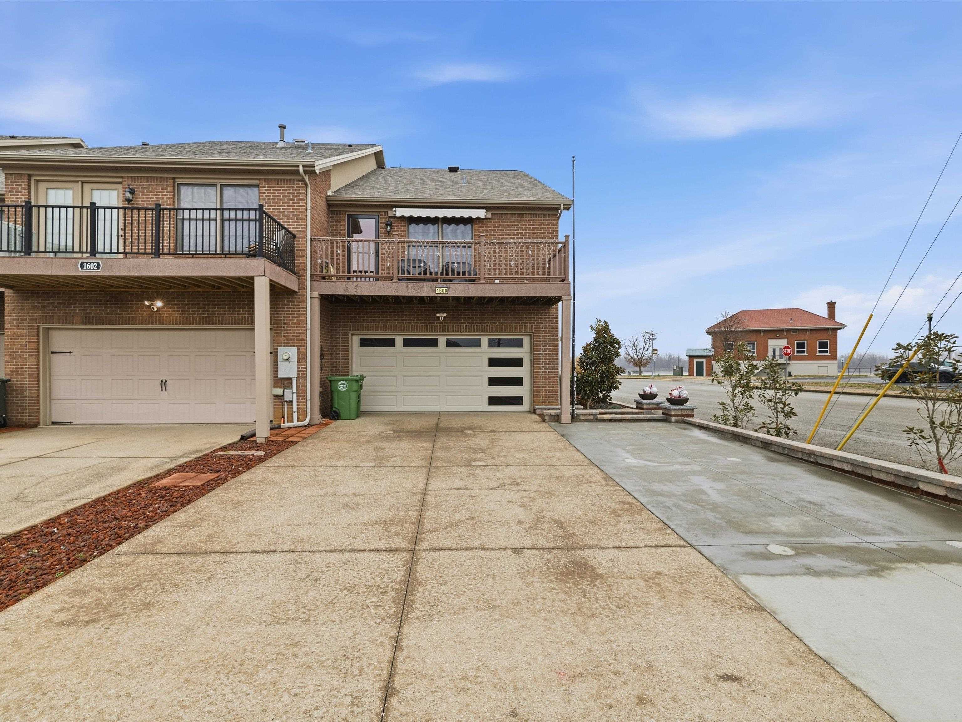 1600 Lock Avenue, Owensboro, Kentucky 42301, 2 Bedrooms Bedrooms, ,2 BathroomsBathrooms,Townhouse,For Sale,Lock Avenue,93814