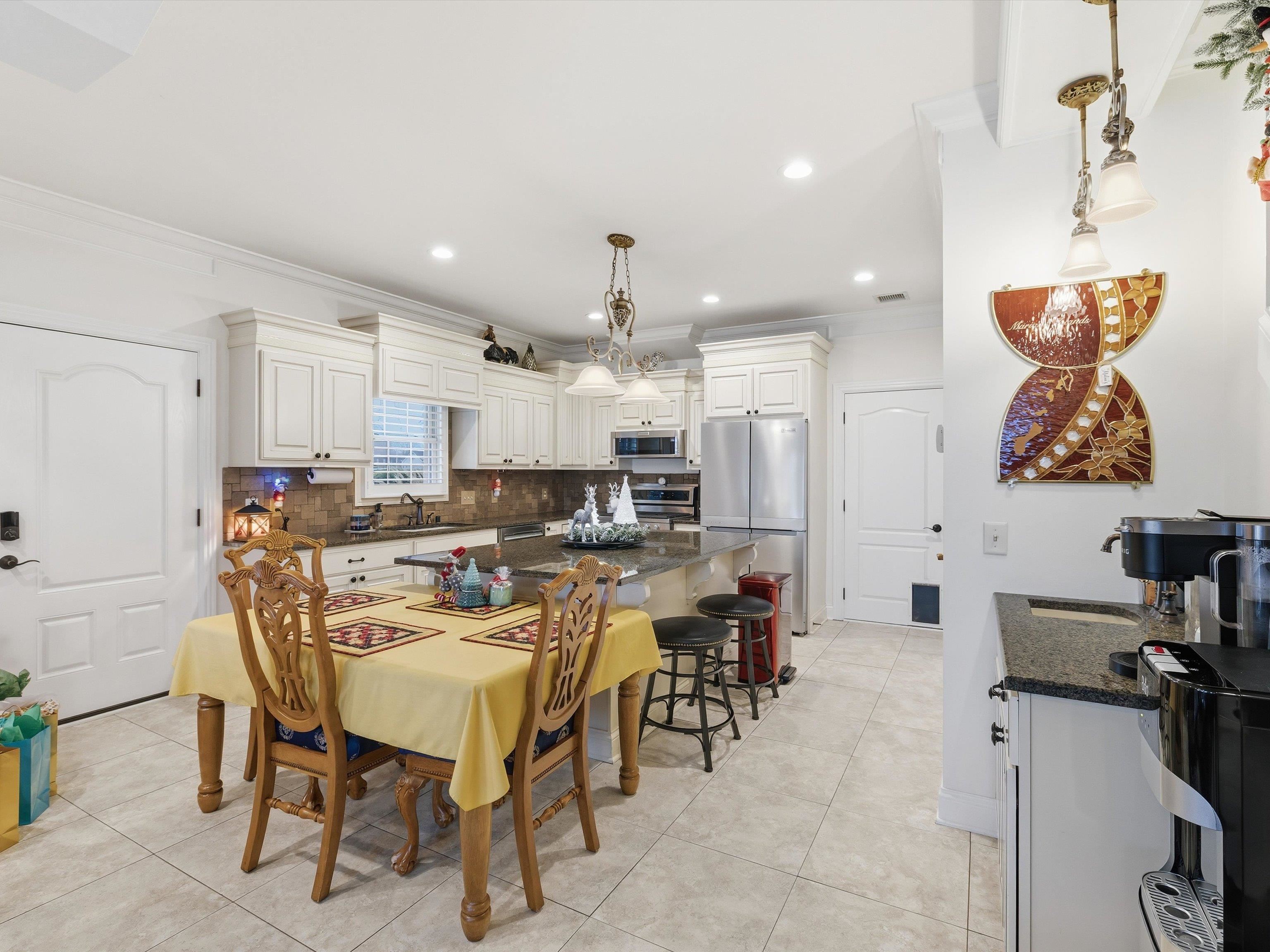 1600 Lock Avenue, Owensboro, Kentucky 42301, 2 Bedrooms Bedrooms, ,2 BathroomsBathrooms,Townhouse,For Sale,Lock Avenue,93814