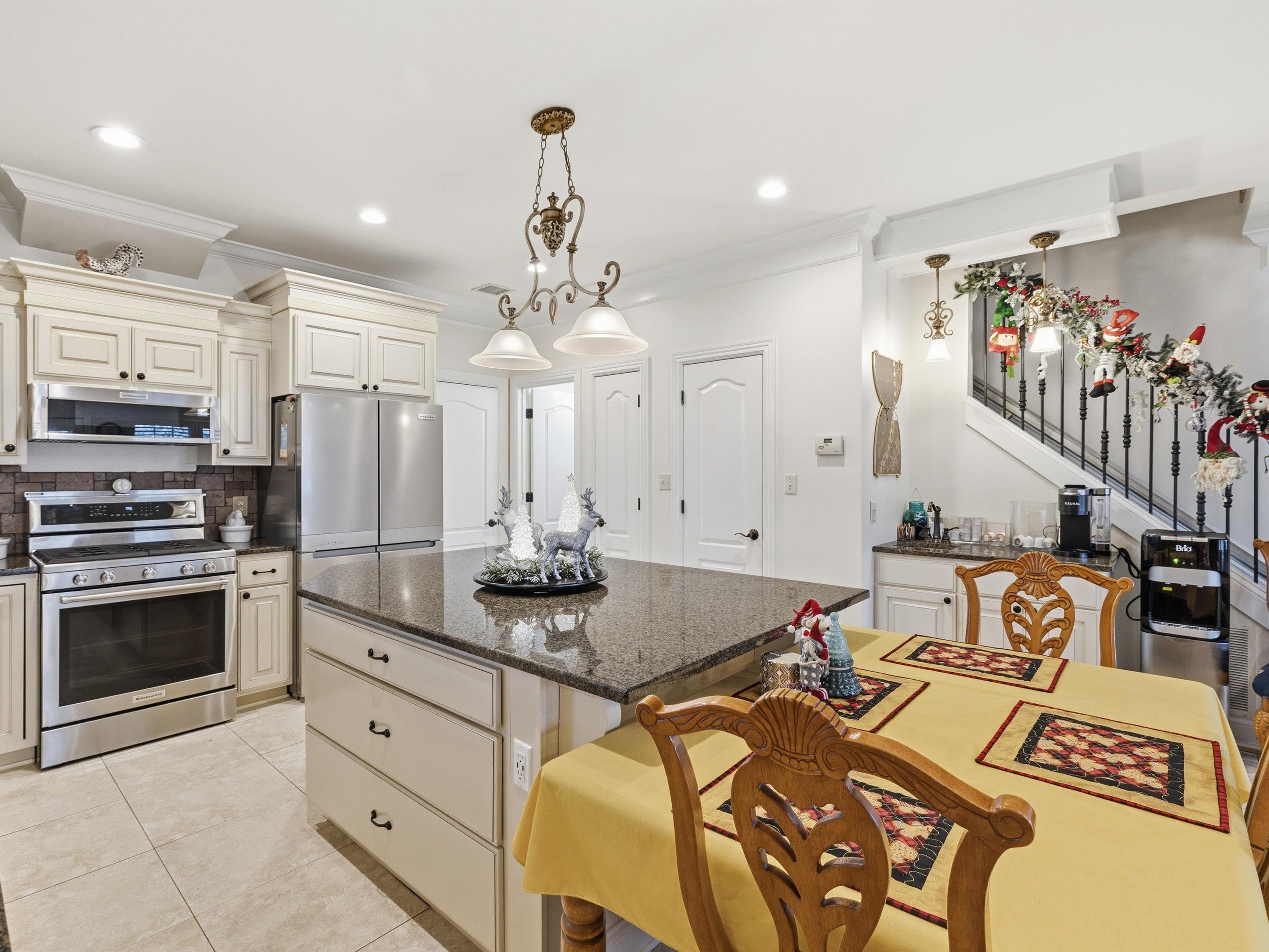 1600 Lock Avenue, Owensboro, Kentucky 42301, 2 Bedrooms Bedrooms, ,2 BathroomsBathrooms,Townhouse,For Sale,Lock Avenue,93814