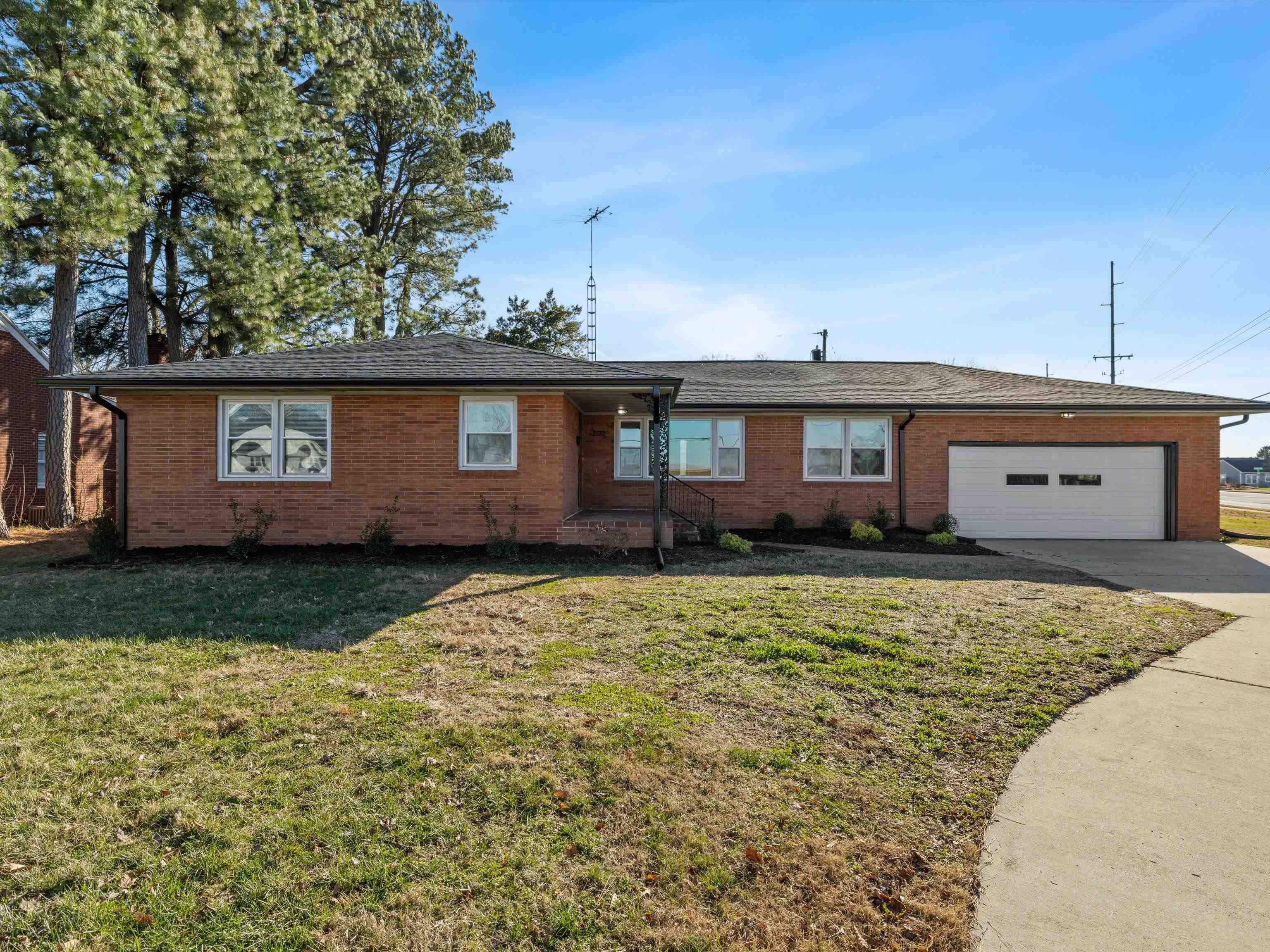 2532 York St, Owensboro, Kentucky 42301, 3 Bedrooms Bedrooms, ,2 BathroomsBathrooms,Single Family Residence,For Sale,York St,93822