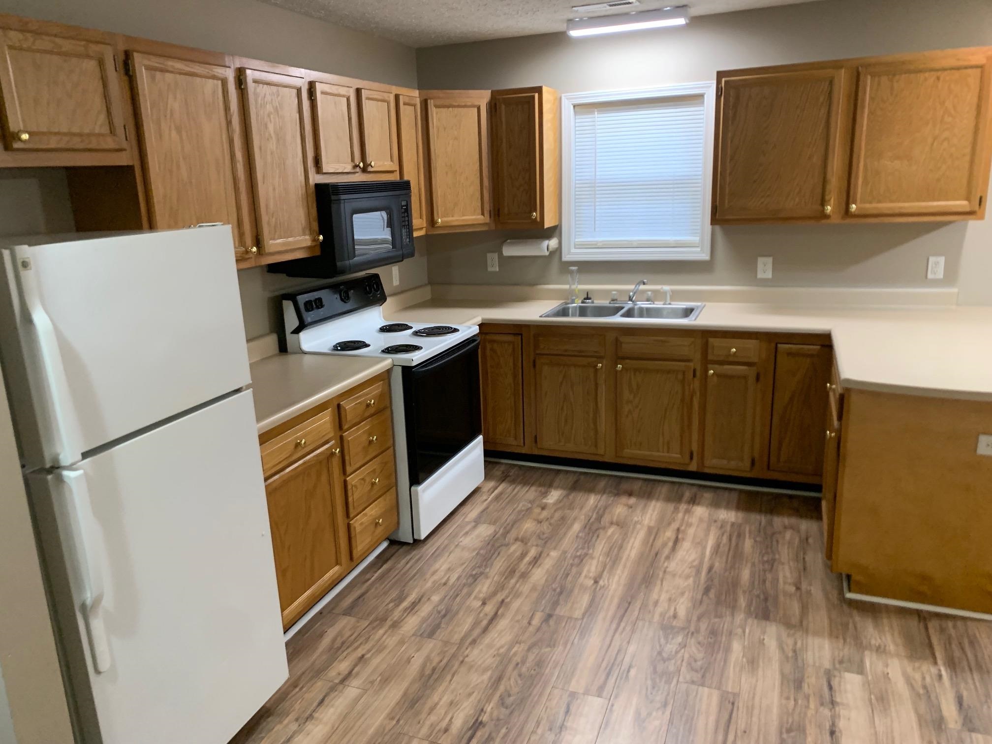 629 Clay St, Owensboro, Kentucky 42303, 2 Bedrooms Bedrooms, ,1 BathroomBathrooms,Single Family Residence,For Sale,Clay St,93825