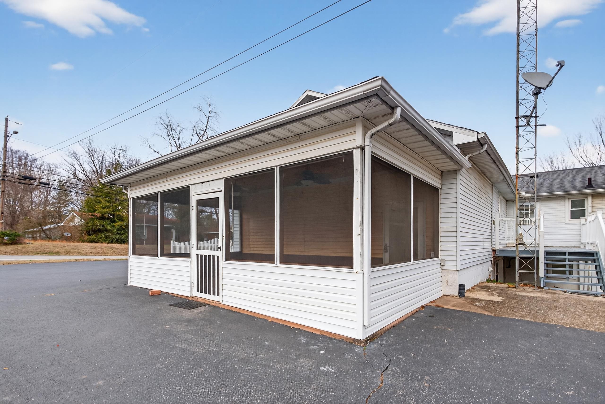 508 Mose Rager Blvd, Drakesboro, Kentucky 42337, 4 Bedrooms Bedrooms, ,2 BathroomsBathrooms,Single Family Residence,For Sale,Mose Rager Blvd,93828