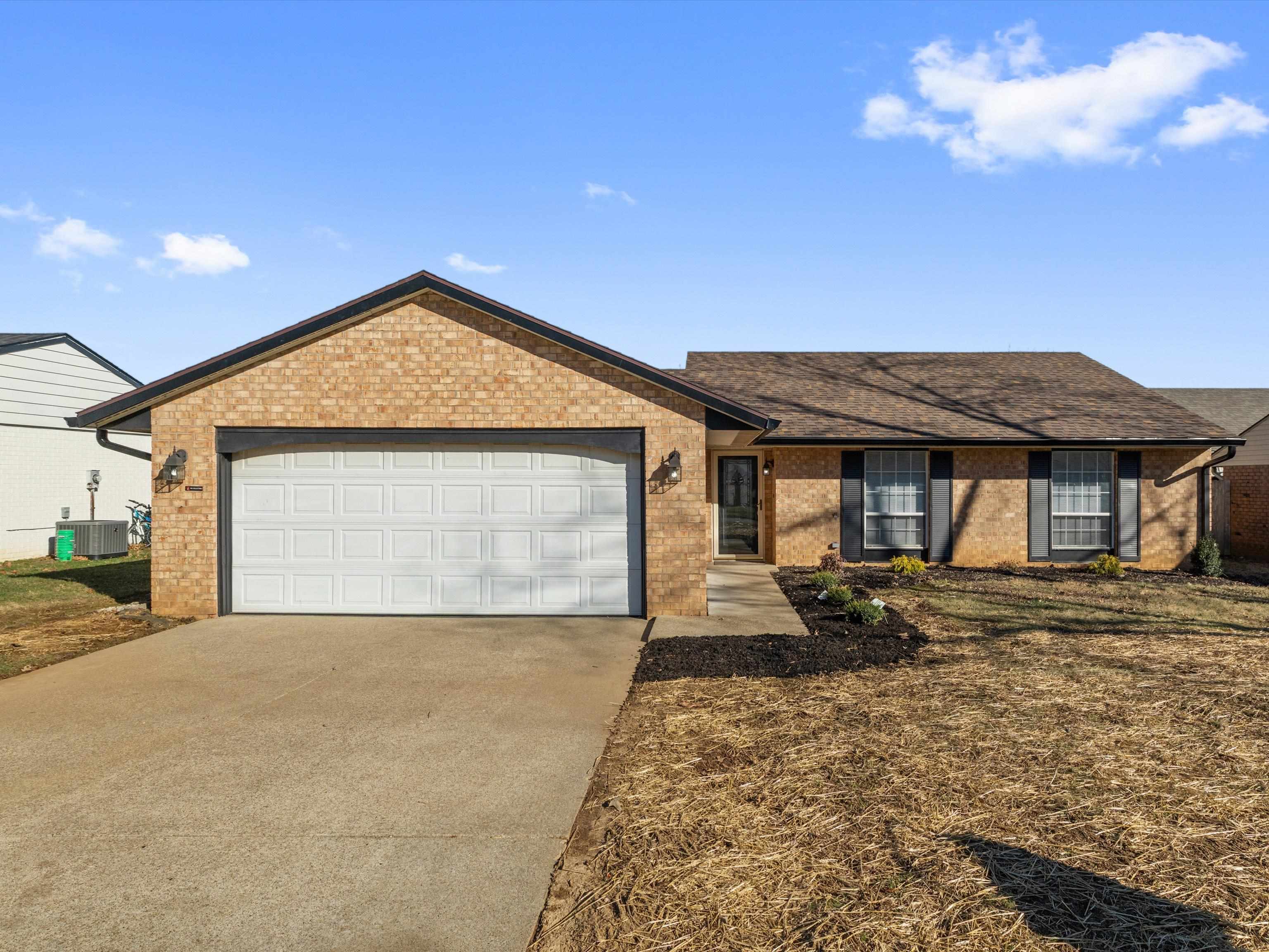 845 Mary Lou Ct, Owensboro, Kentucky 42303, 3 Bedrooms Bedrooms, ,2 BathroomsBathrooms,Single Family Residence,For Sale,Mary Lou Ct,93832