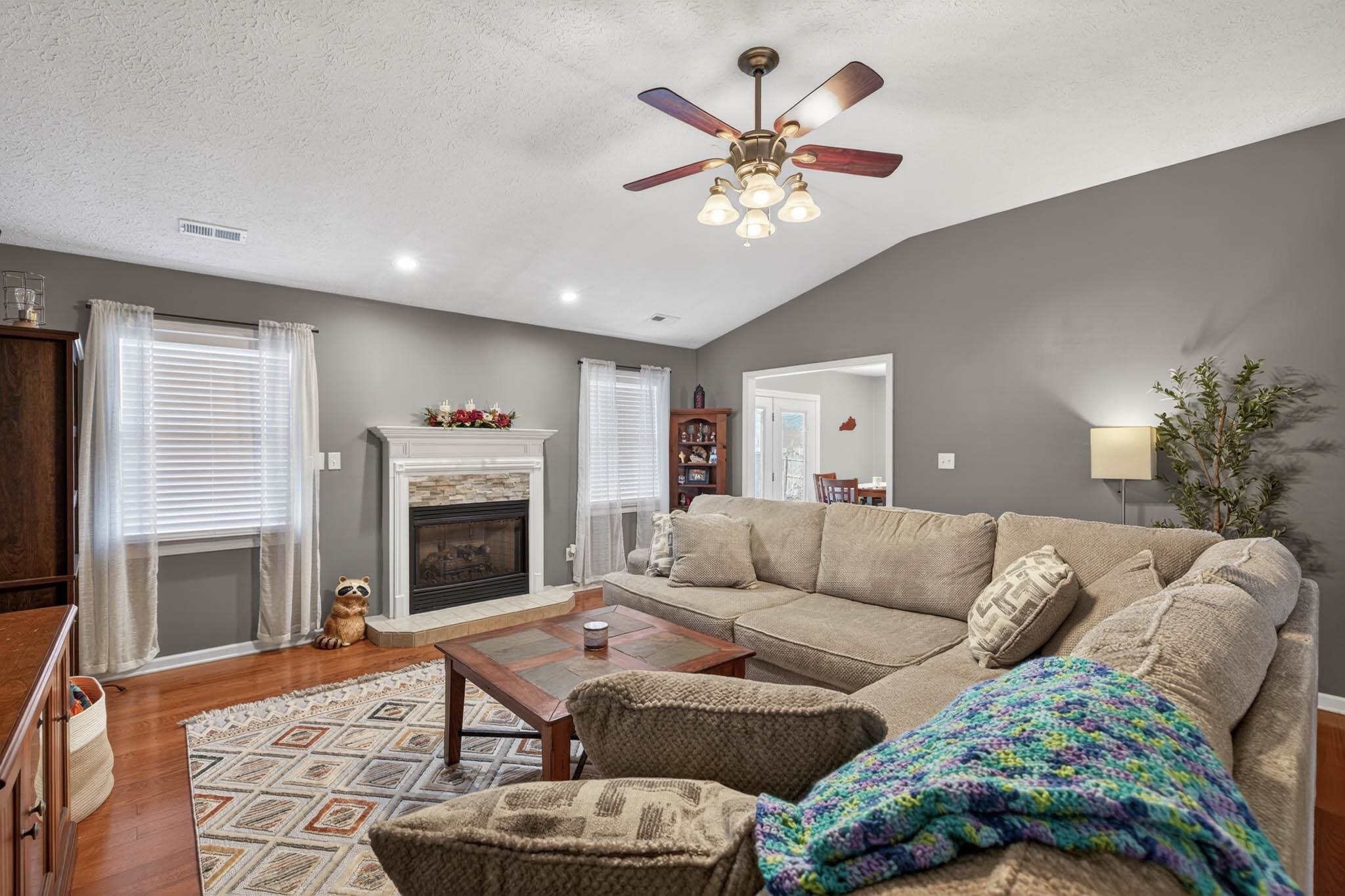 2208 Emerald Ct, Owensboro, Kentucky 42303, 3 Bedrooms Bedrooms, ,2 BathroomsBathrooms,Single Family Residence,For Sale,Emerald Ct,93835