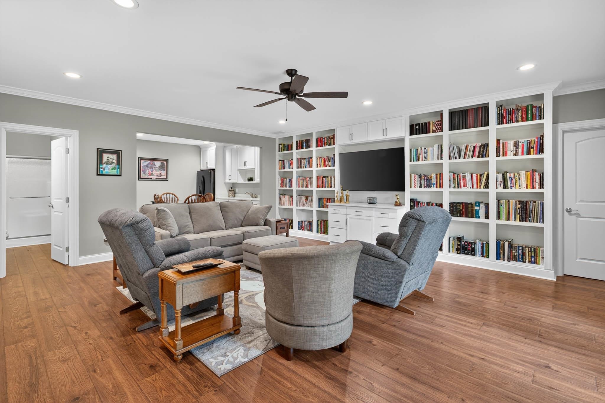 6613 Barcroft Dr, Owensboro, Kentucky 42303, 6 Bedrooms Bedrooms, ,3 BathroomsBathrooms,Single Family Residence,For Sale,Barcroft Dr,93837