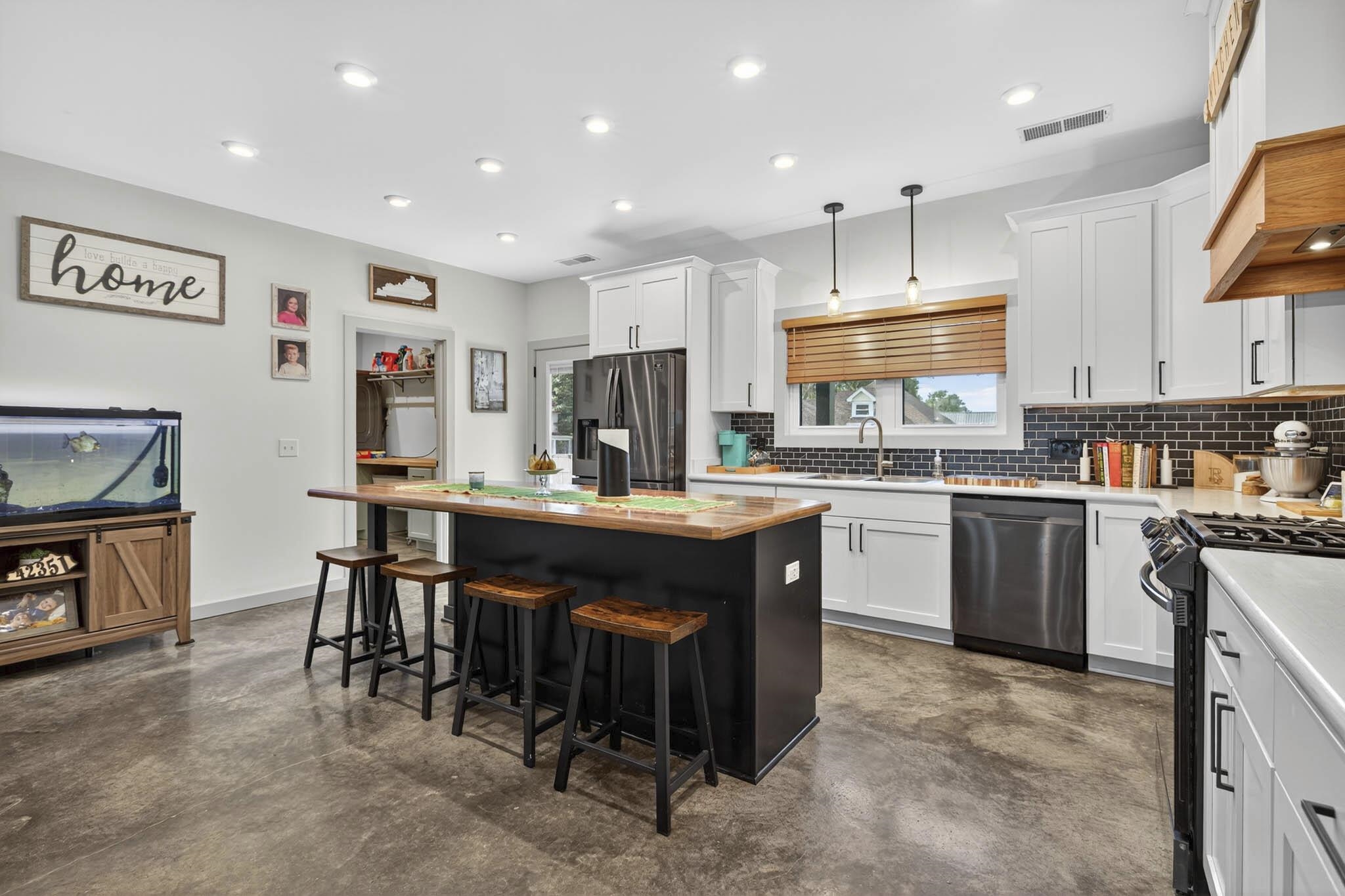 490 High Street, Lewisport, Kentucky 42351, 3 Bedrooms Bedrooms, ,2 BathroomsBathrooms,Single Family Residence,For Sale,High Street,93841