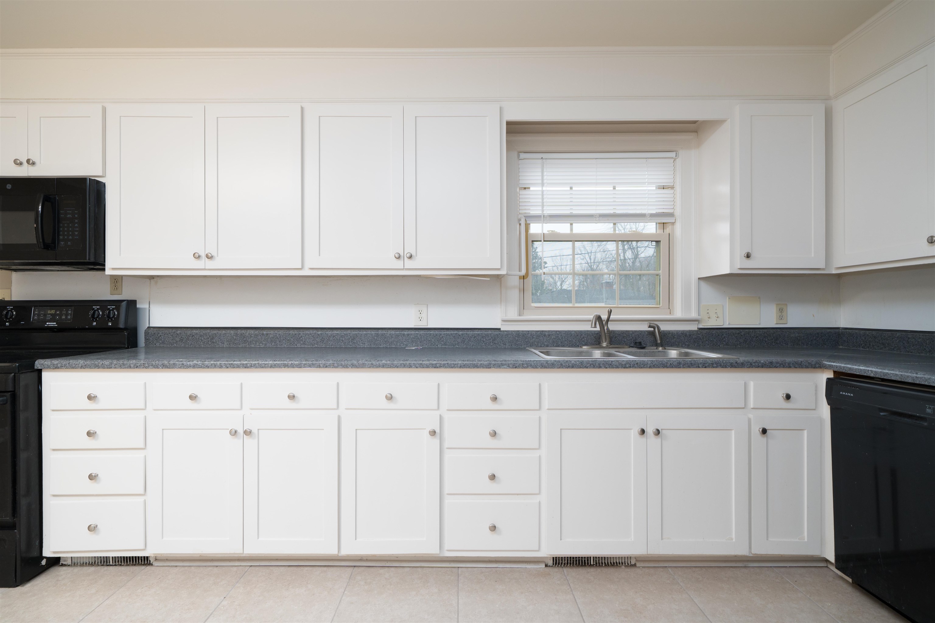 2931 Frederica Street, Owensboro, Kentucky 42303, 4 Bedrooms Bedrooms, ,2 BathroomsBathrooms,Single Family Residence,For Sale,Frederica Street,93842