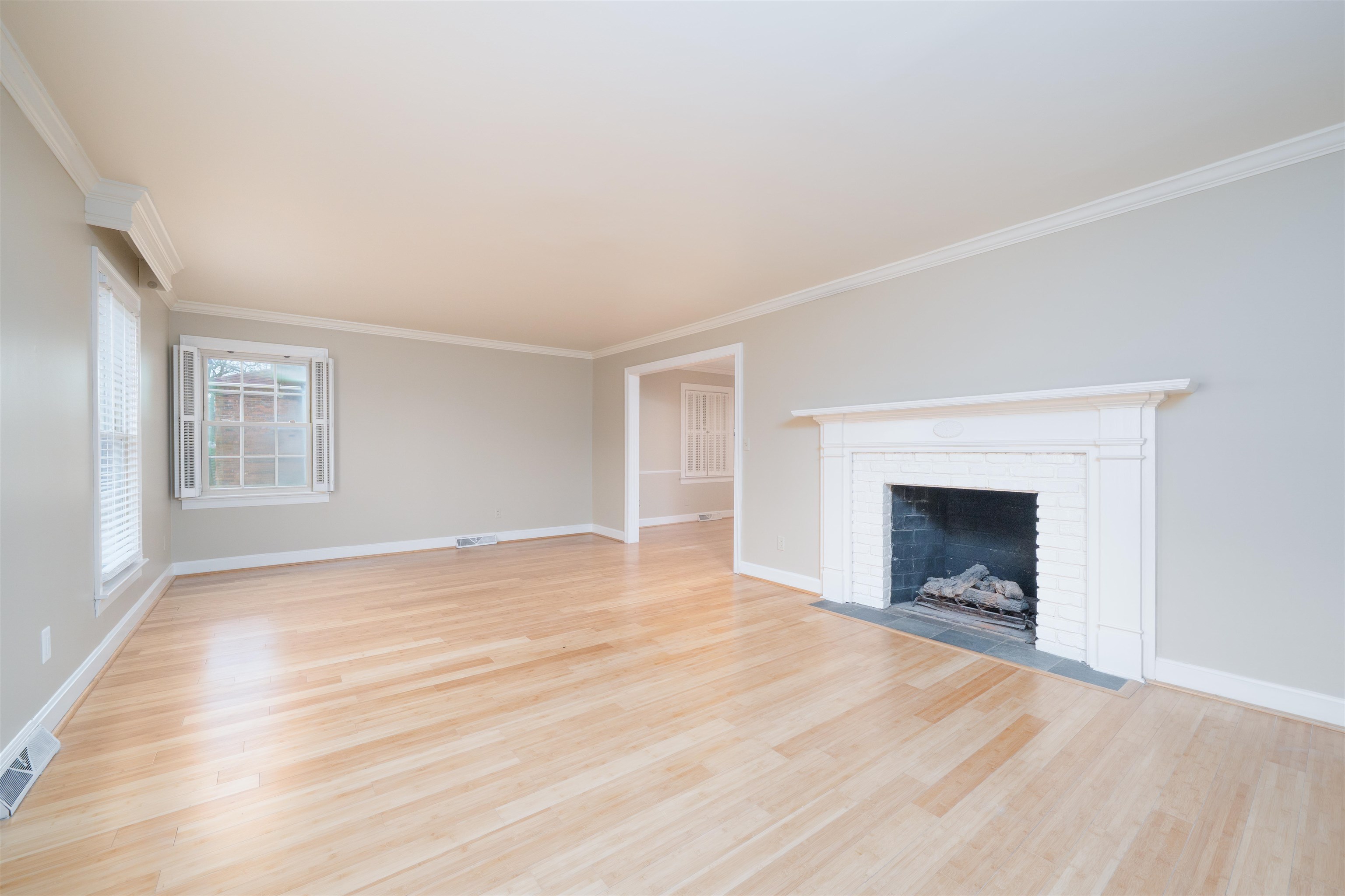 2931 Frederica Street, Owensboro, Kentucky 42303, 4 Bedrooms Bedrooms, ,2 BathroomsBathrooms,Single Family Residence,For Sale,Frederica Street,93842