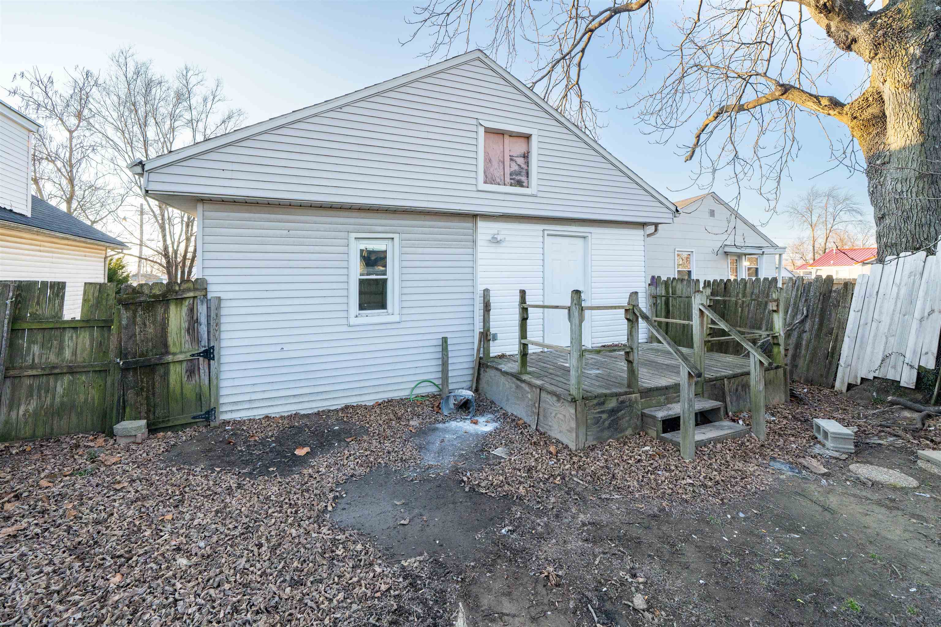 717 Poindexter St, Owensboro, Kentucky 42301, 2 Bedrooms Bedrooms, ,1 BathroomBathrooms,Single Family Residence,For Sale,Poindexter St,93858