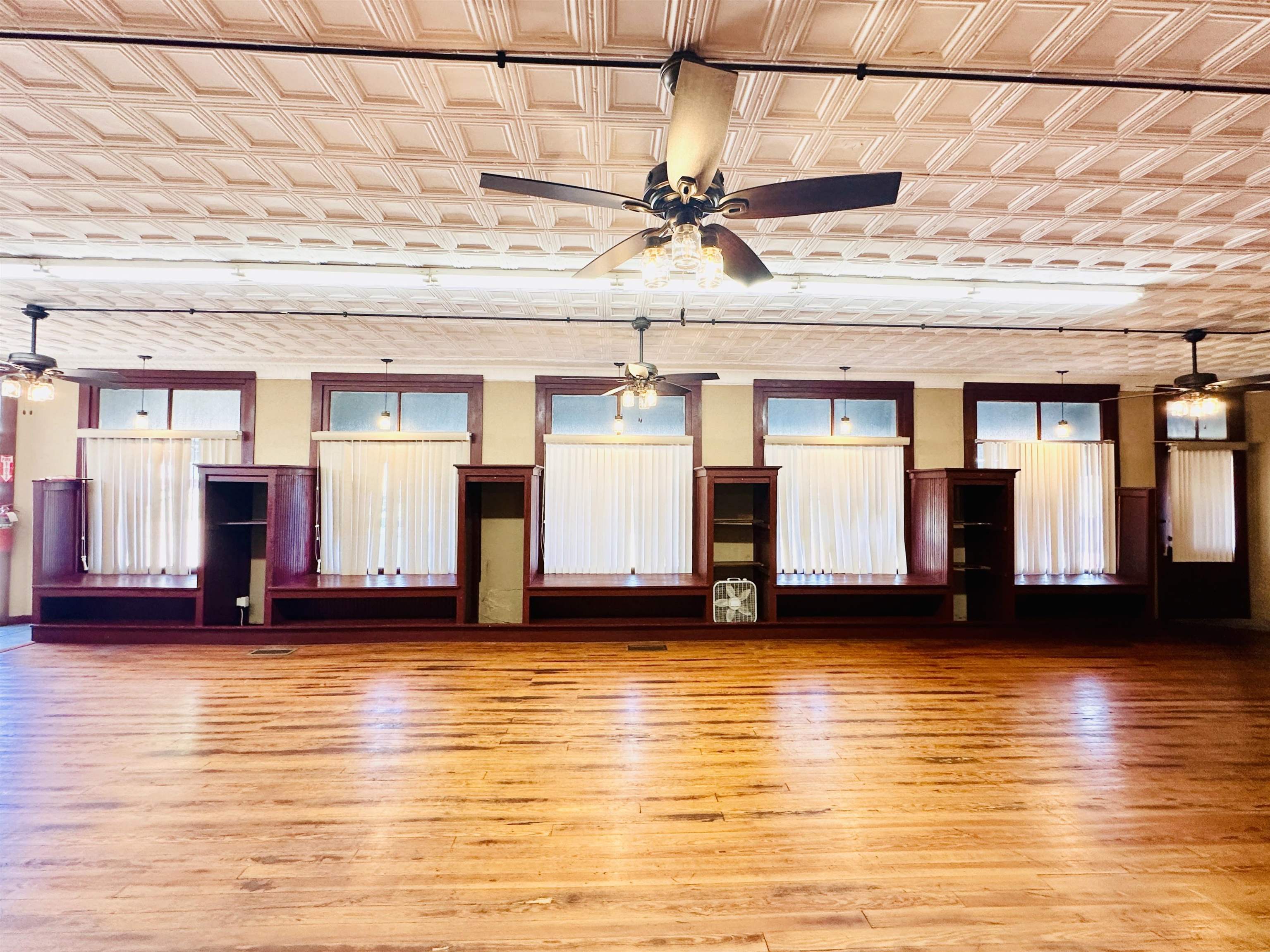 202 Main Street, Caneyville, Kentucky 42721, ,Business,For Sale,Main Street,93863