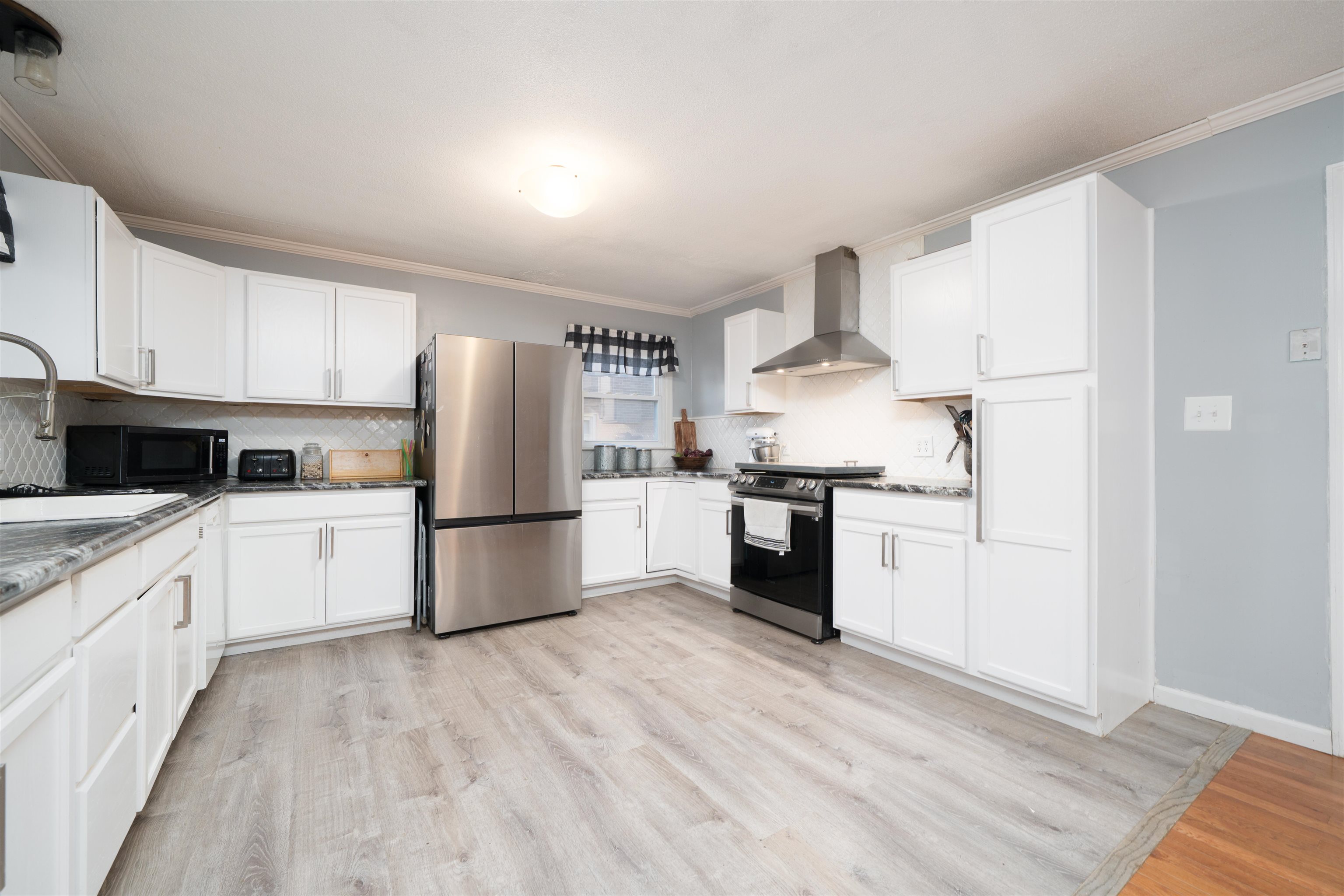 2541 Woodland Dr, Owensboro, Kentucky 42301, 3 Bedrooms Bedrooms, ,3 BathroomsBathrooms,Single Family Residence,For Sale,Woodland Dr,93864