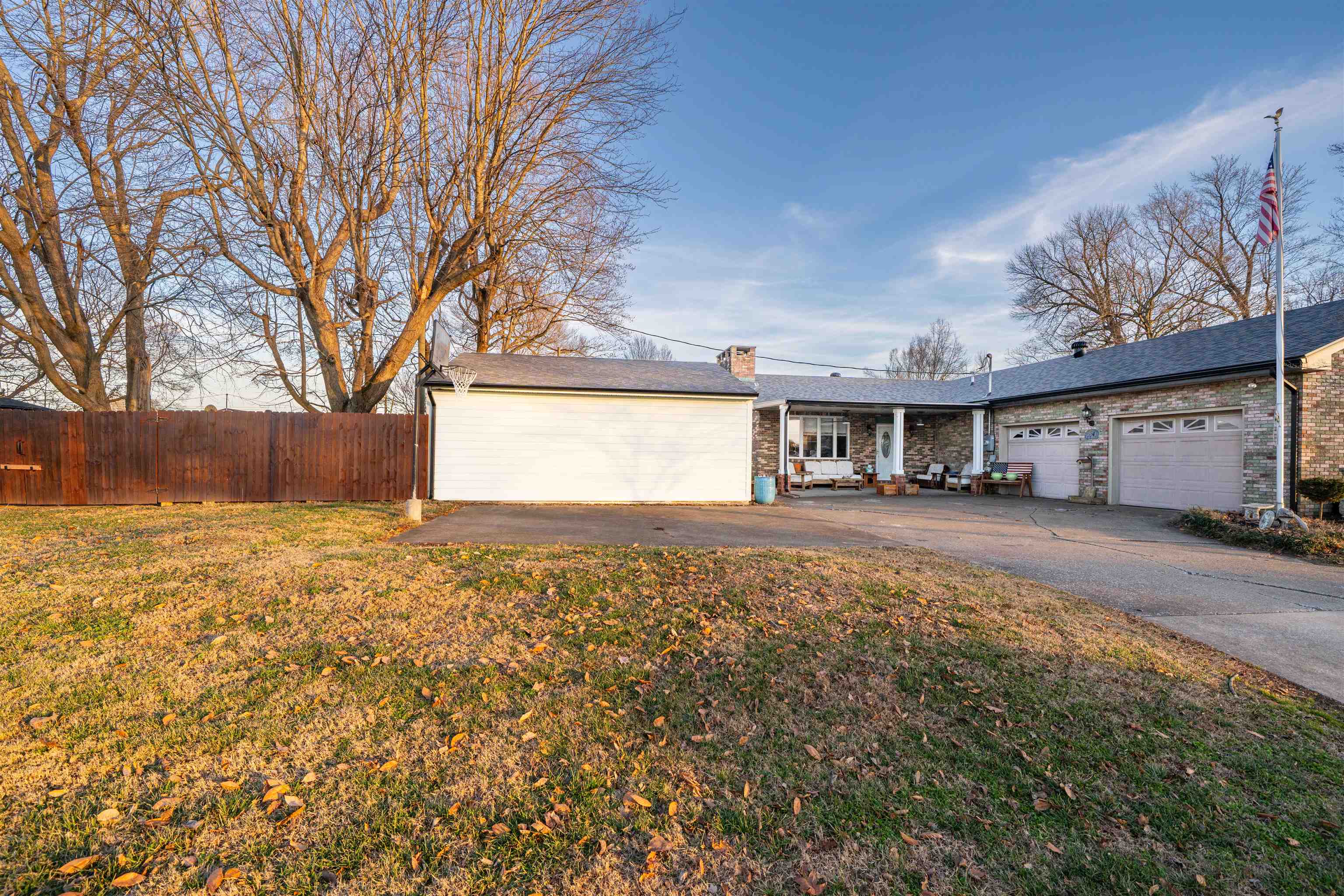 2541 Woodland Dr, Owensboro, Kentucky 42301, 3 Bedrooms Bedrooms, ,3 BathroomsBathrooms,Single Family Residence,For Sale,Woodland Dr,93864