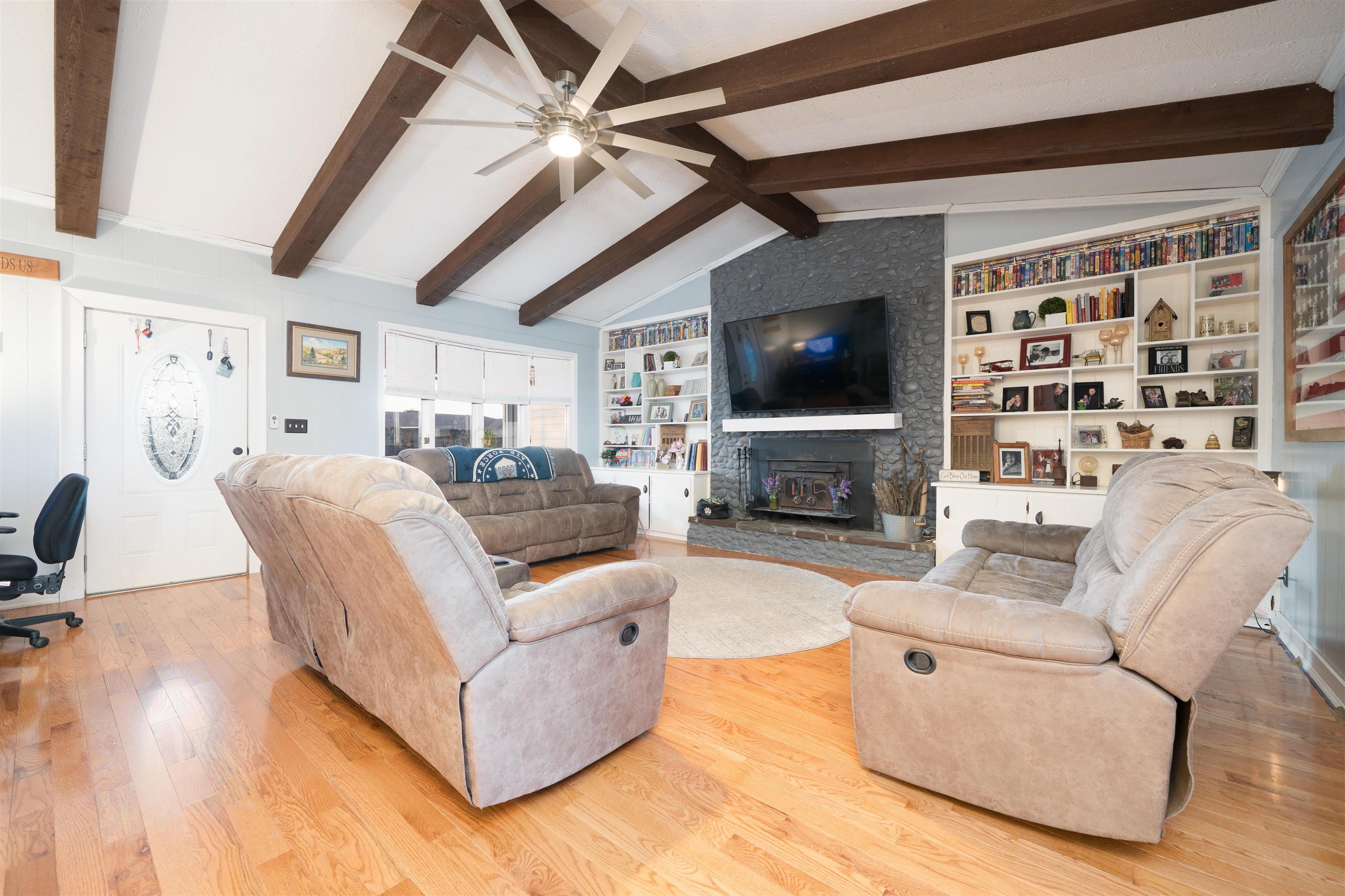 2541 Woodland Dr, Owensboro, Kentucky 42301, 3 Bedrooms Bedrooms, ,3 BathroomsBathrooms,Single Family Residence,For Sale,Woodland Dr,93864