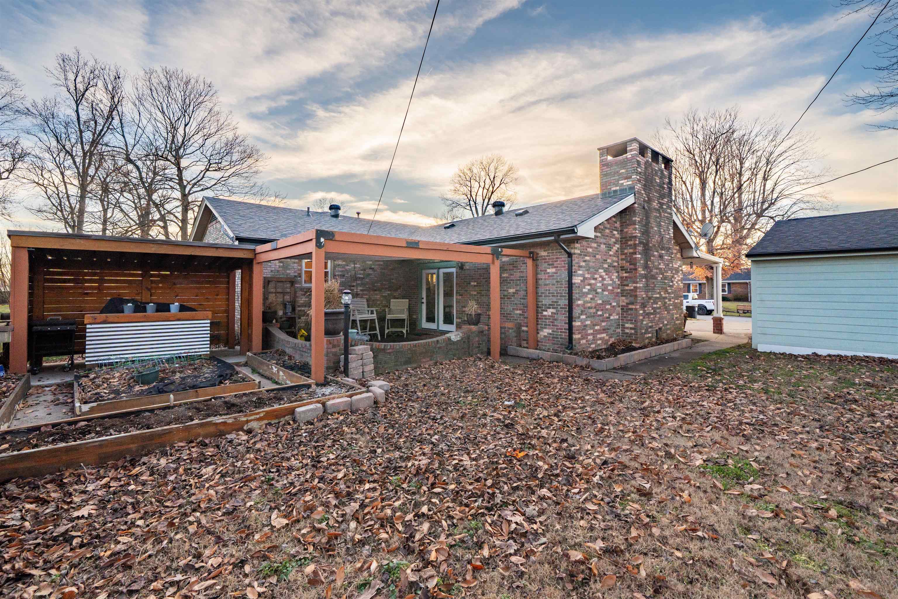 2541 Woodland Dr, Owensboro, Kentucky 42301, 3 Bedrooms Bedrooms, ,3 BathroomsBathrooms,Single Family Residence,For Sale,Woodland Dr,93864