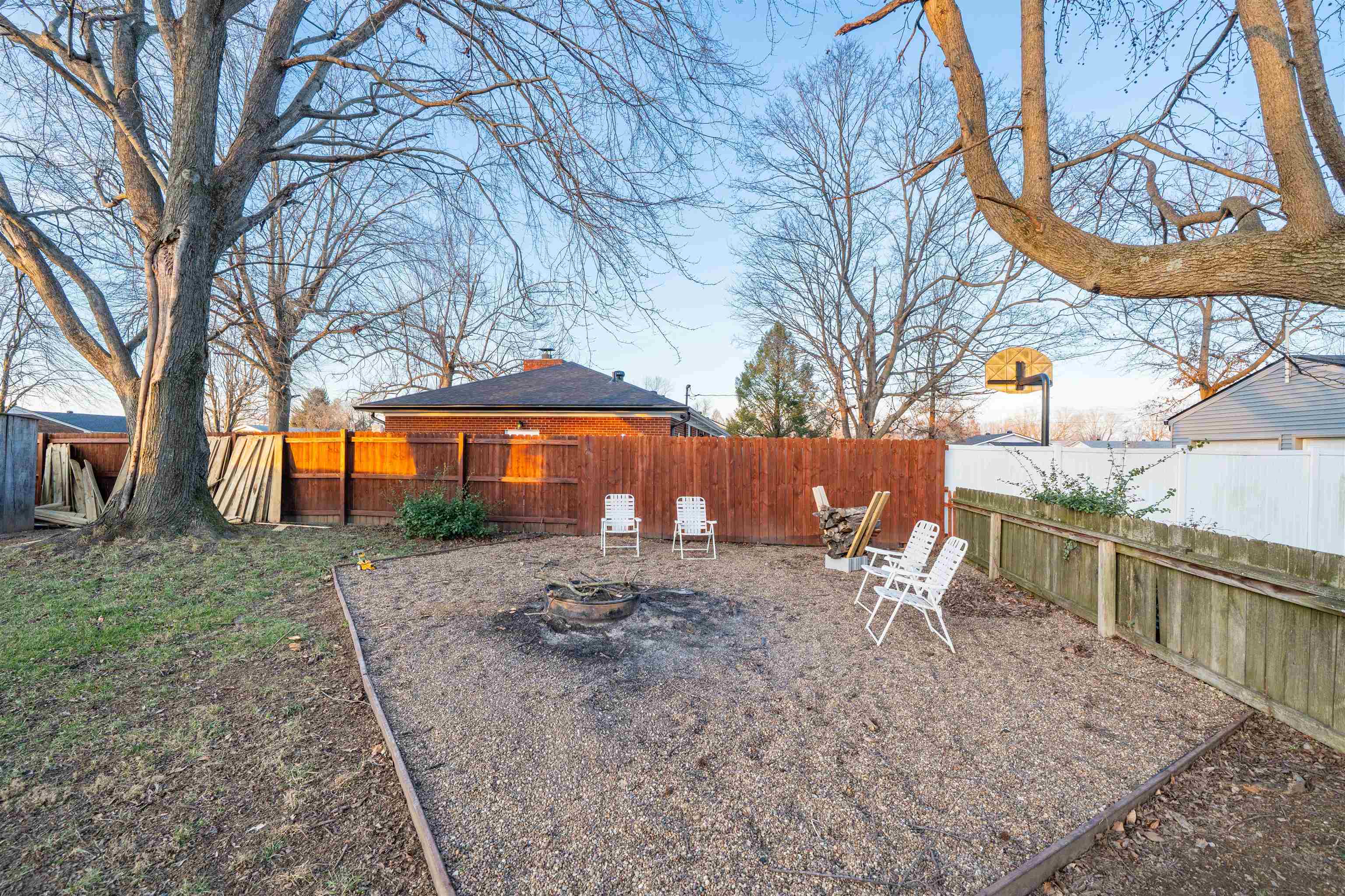 2541 Woodland Dr, Owensboro, Kentucky 42301, 3 Bedrooms Bedrooms, ,3 BathroomsBathrooms,Single Family Residence,For Sale,Woodland Dr,93864