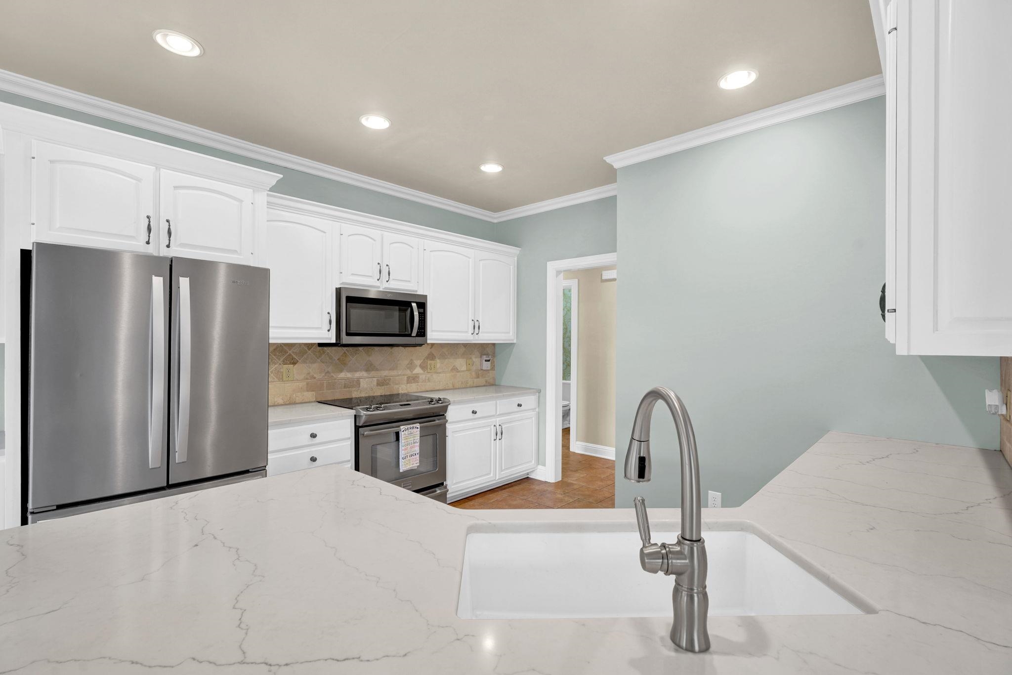 2981 Lost Lake Cove, Owensboro, Kentucky 42303, 4 Bedrooms Bedrooms, ,3 BathroomsBathrooms,Single Family Residence,For Sale,Lost Lake Cove,93874